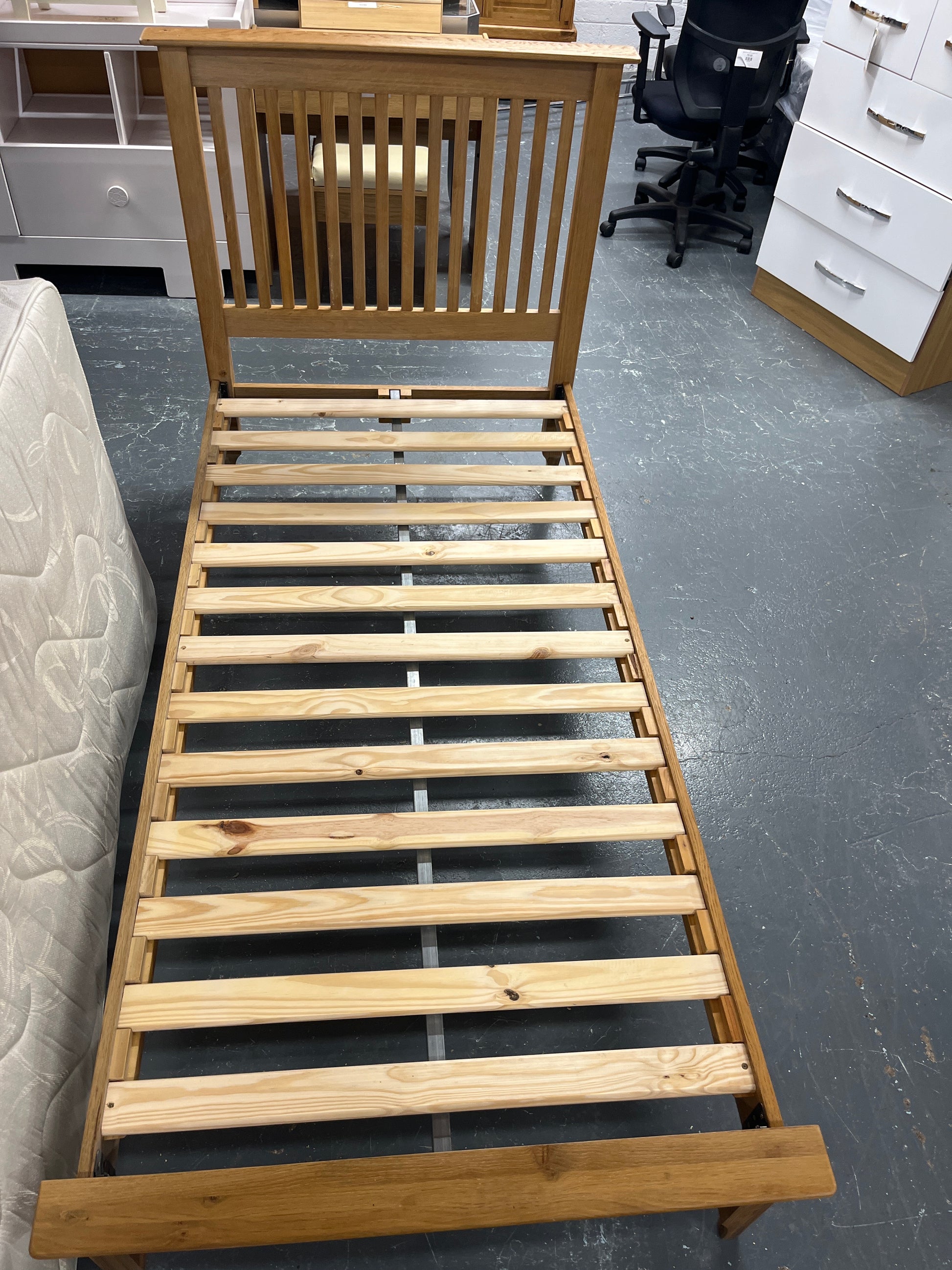 3ft high end solid oak framed bed 43435