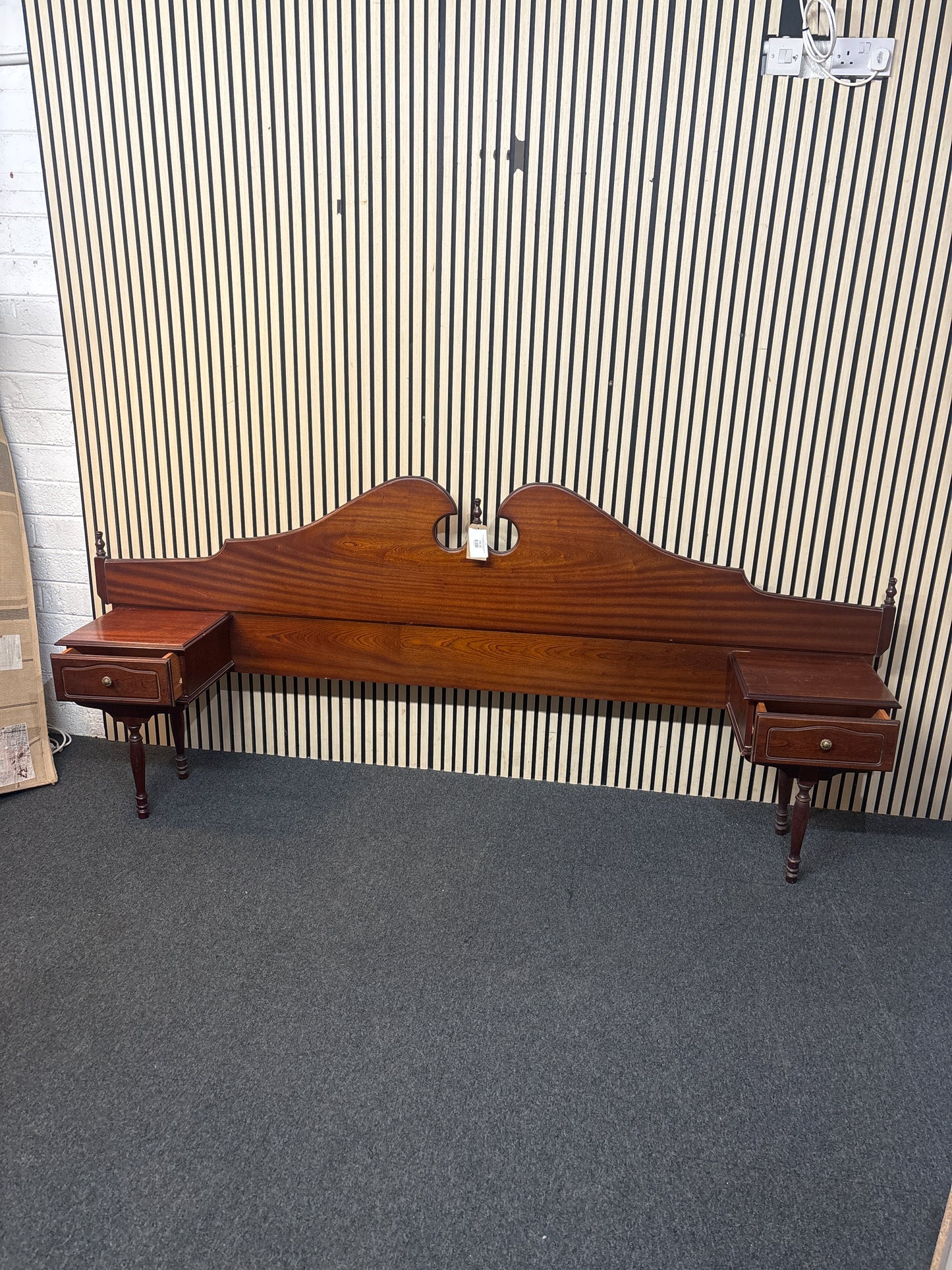 5ft Rossmore mahogany ornate headboard with fixed bedside lockers with 1 drawer 3325