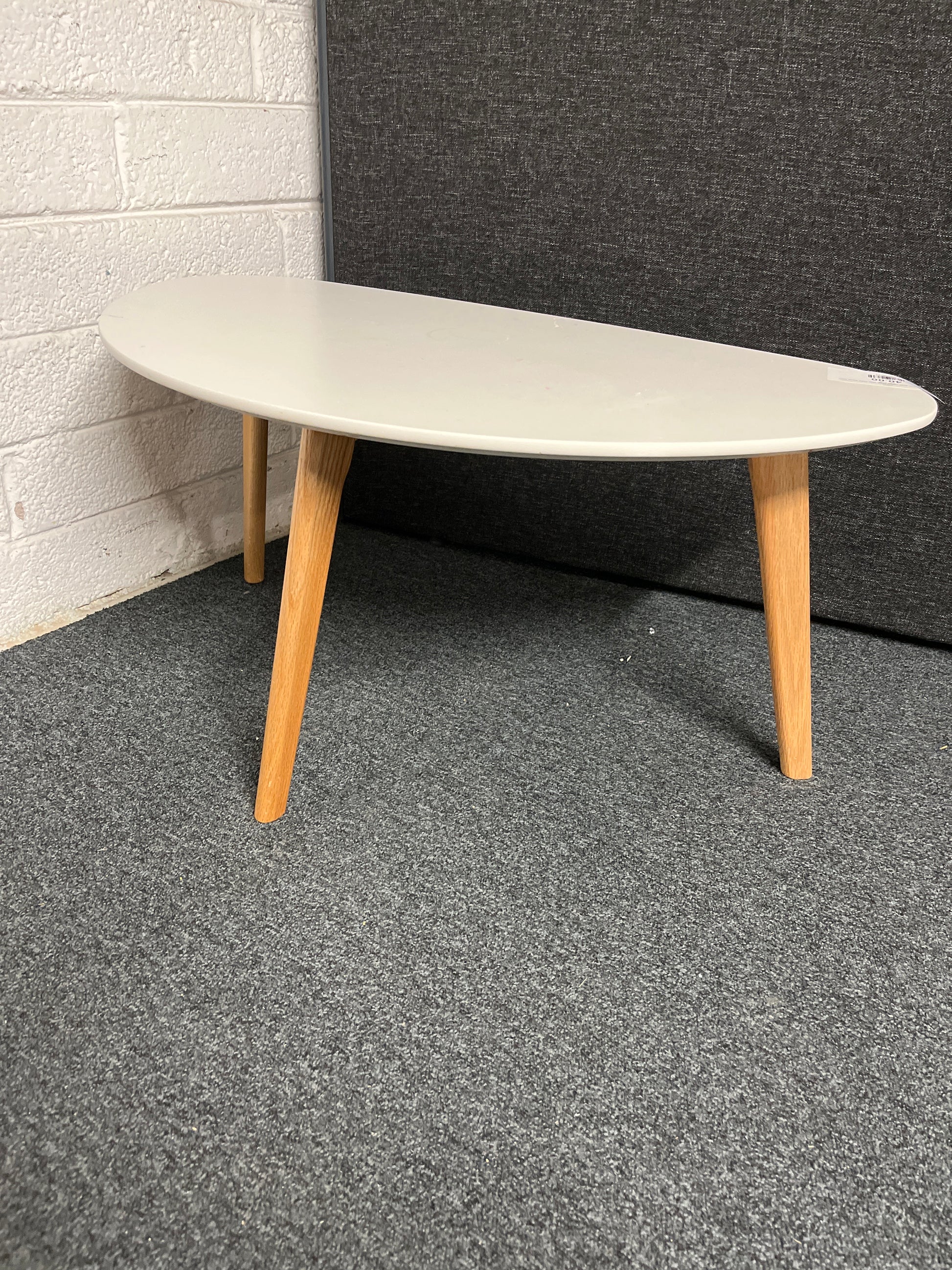 White gloss tear drop coffee table with solid wood stem legs ( H 720 x W 610 x D 460 mm) 3125