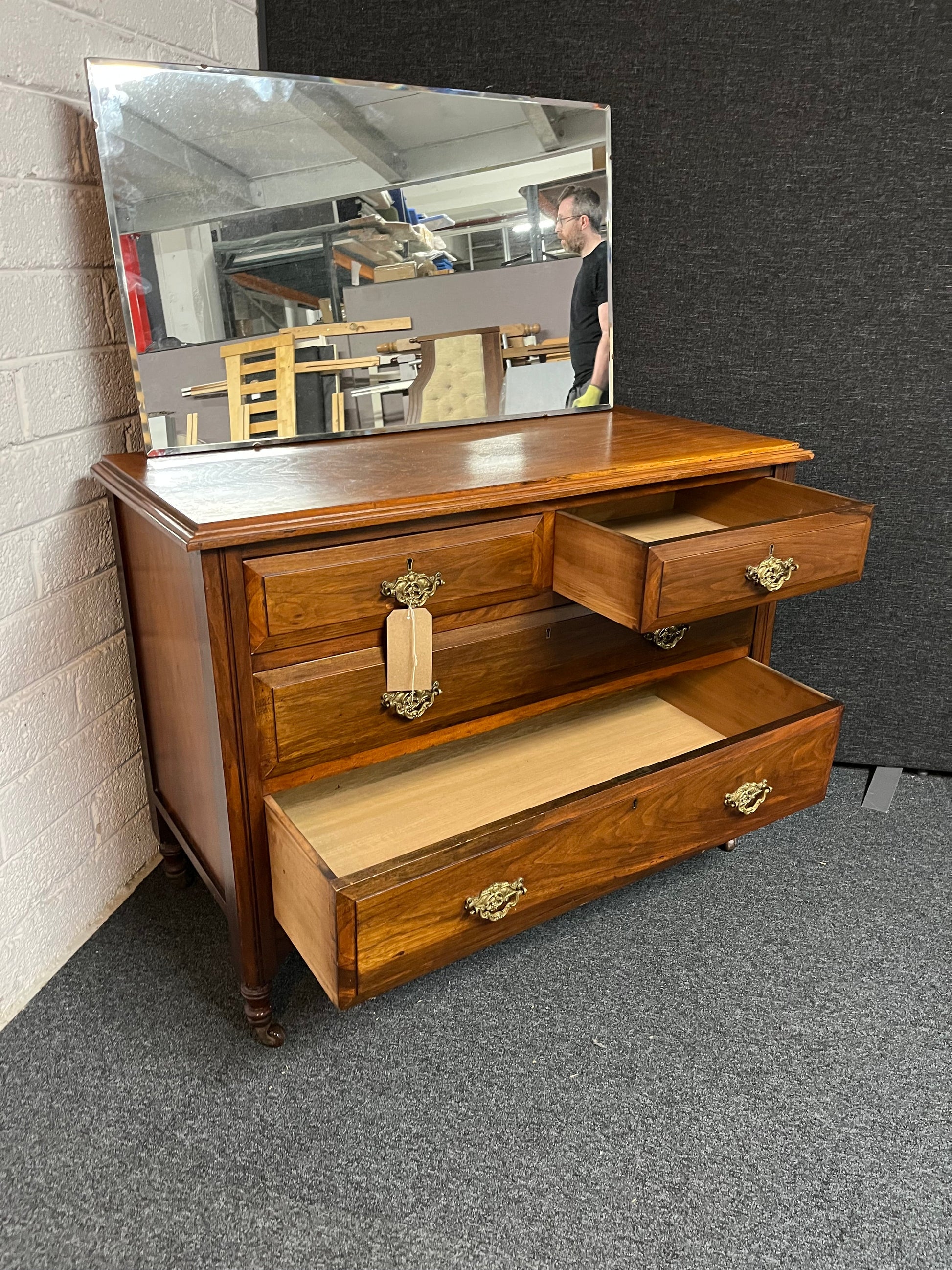 Antique mahogany 2+2 bedroom dressing chest of drawers with mirror and brass handles (H 1500 x W 1100 x D 540 mm) 1225