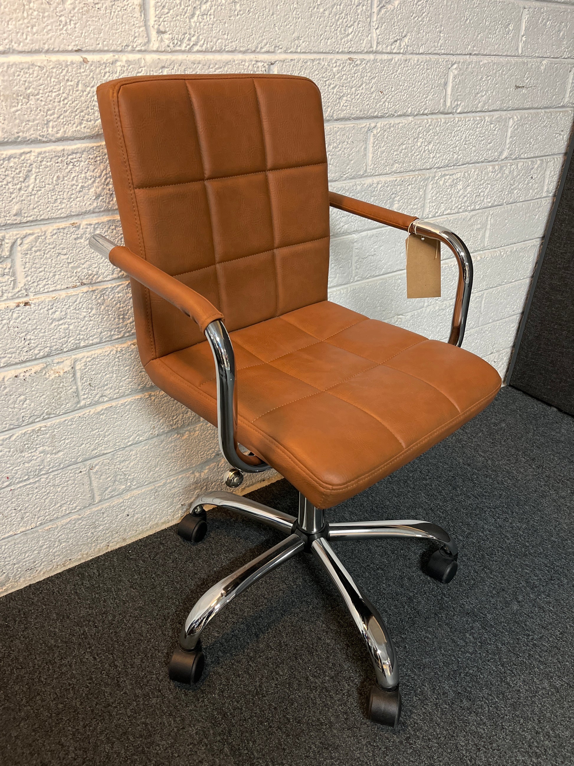 SECONDHAND Brown leatherette swivel chair with chrome base