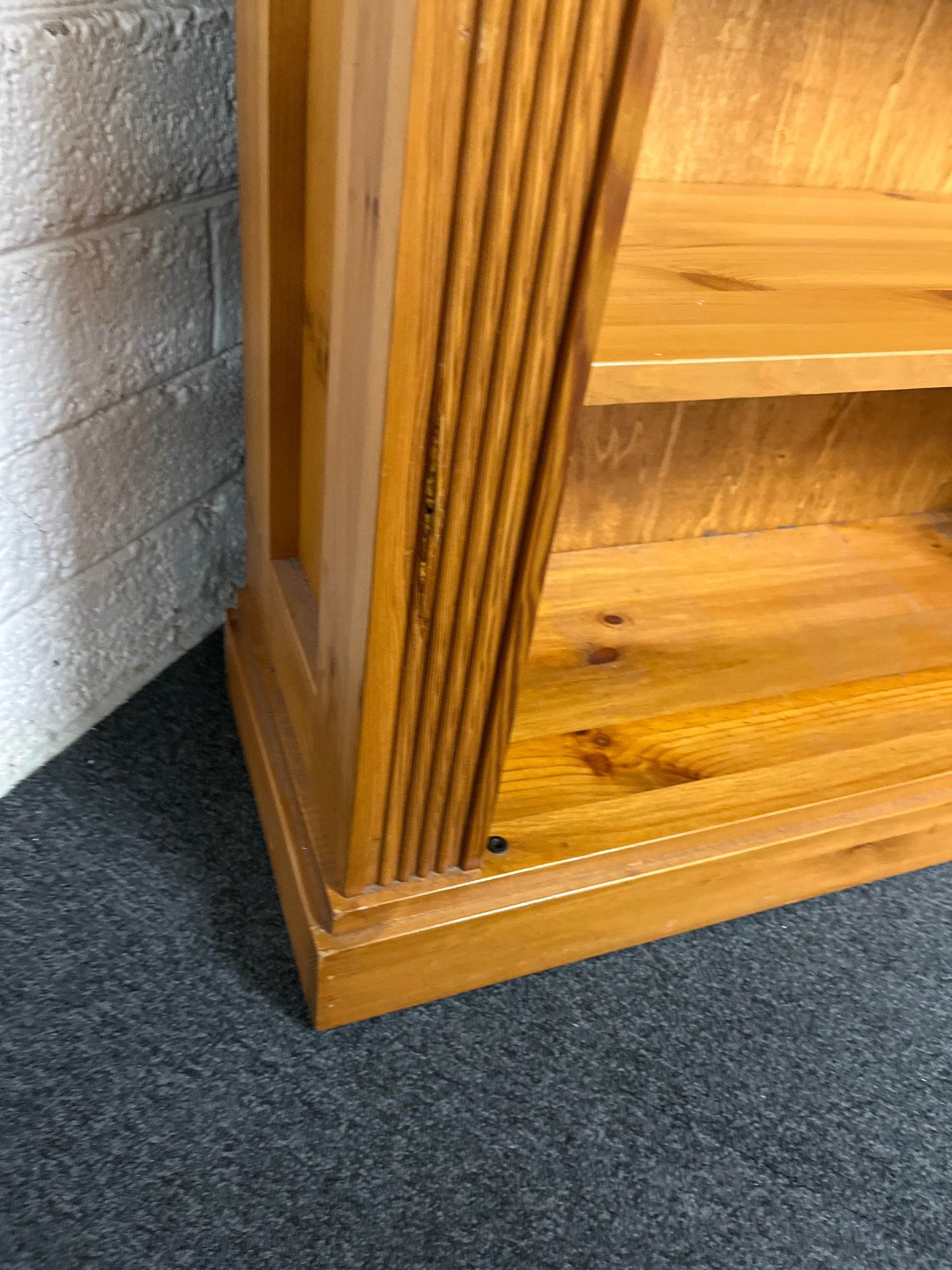 Tall solid pine ornate bookcases with shelves (H 2150 x W 1500 x D 330 mm) 1225
