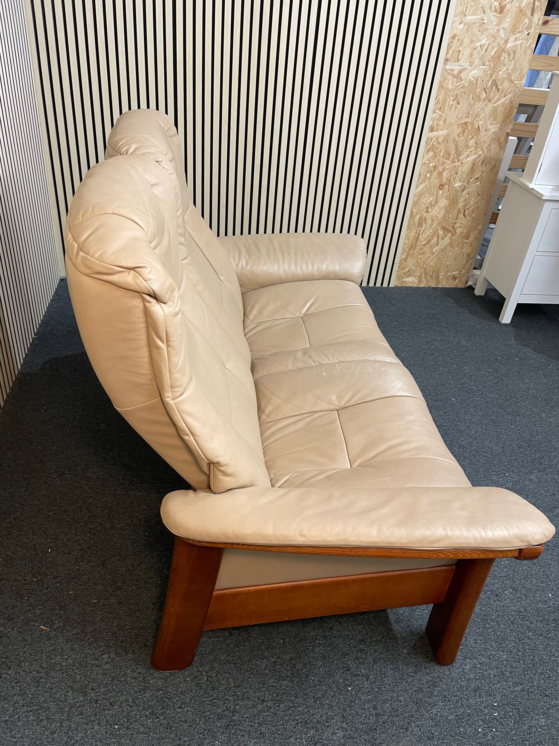 Cream leather 2 seater recliner with wood frame (Width 150 cm) 1126
