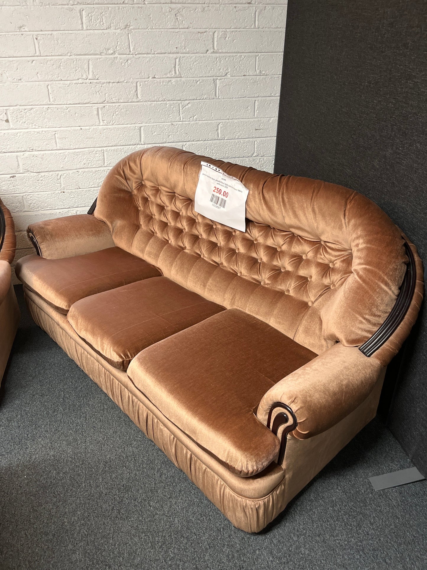 3+1+1 button back chesterfield style salmon velour fabric sofa suite 2225