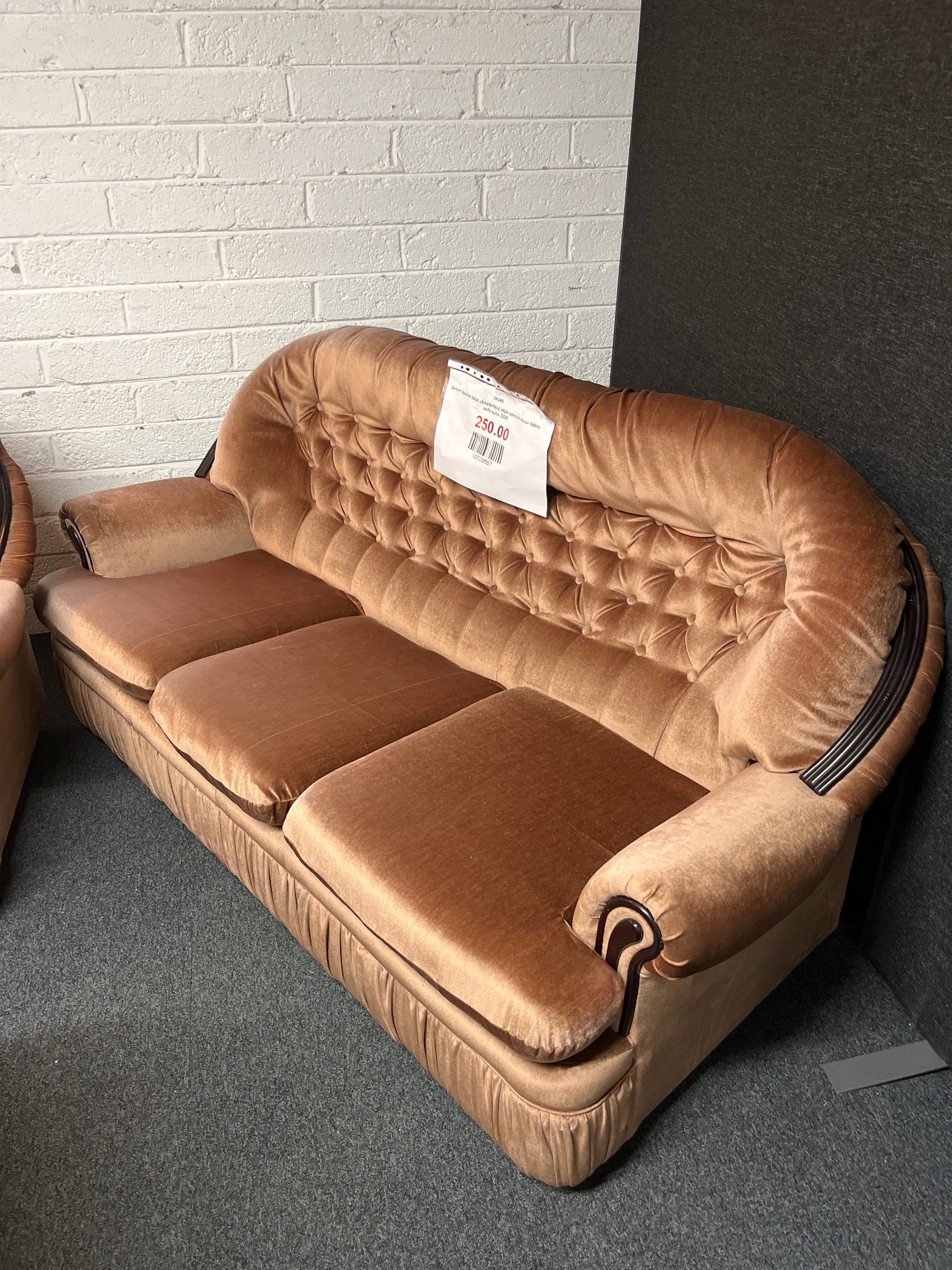 3+1+1 button back chesterfield style salmon velour fabric sofa suite 2225