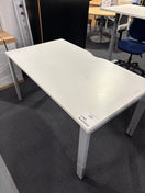 Switch 1600x800 white laminate scallop top straight desk with metal manual height adjustable frame 2 image