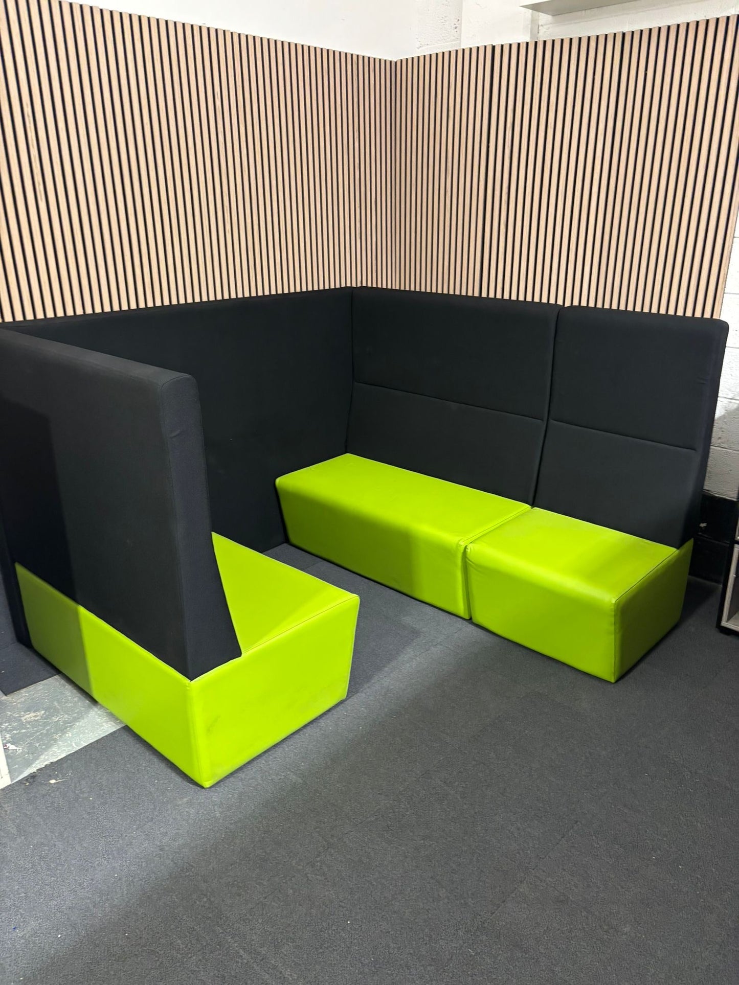 Ziggy large high back green and black modular soft seating with table