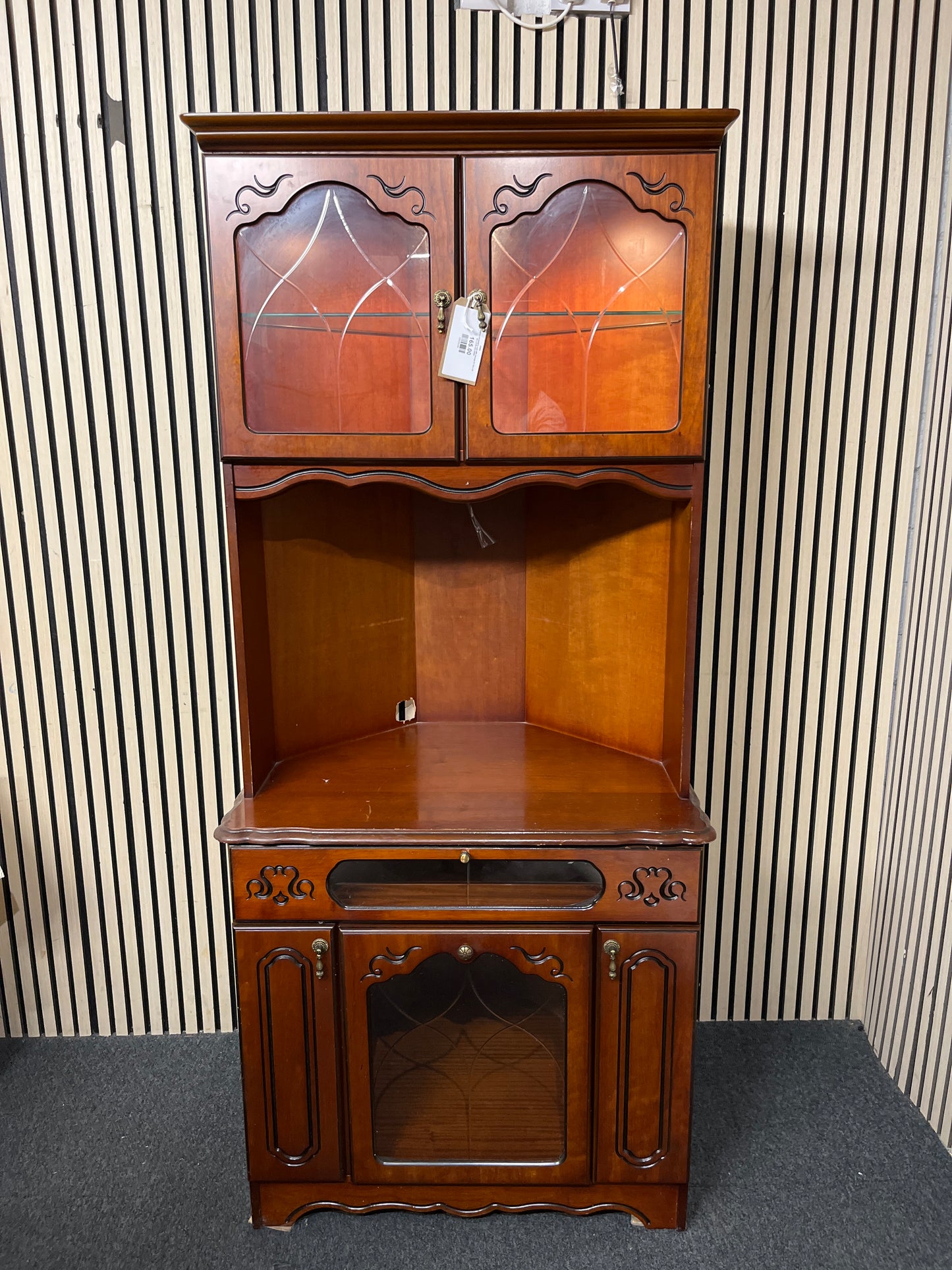 Tall mahogany cornered tv unit with storage (H 184 x W 80 x D 60 cm) 43989