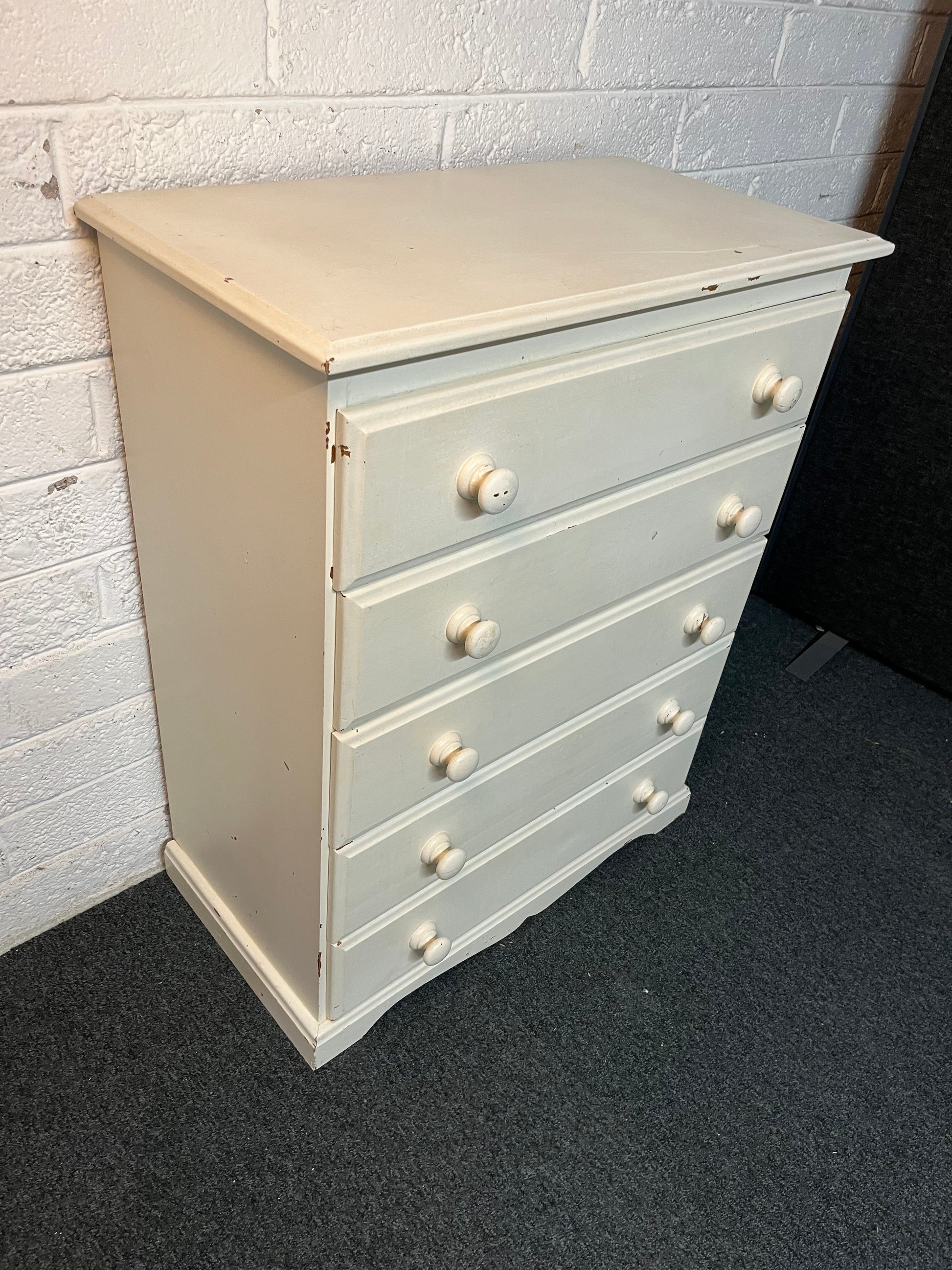 Tall solid pine white painted 5 drawer chest (H 96 x W 79 x D 42 cm) 2225