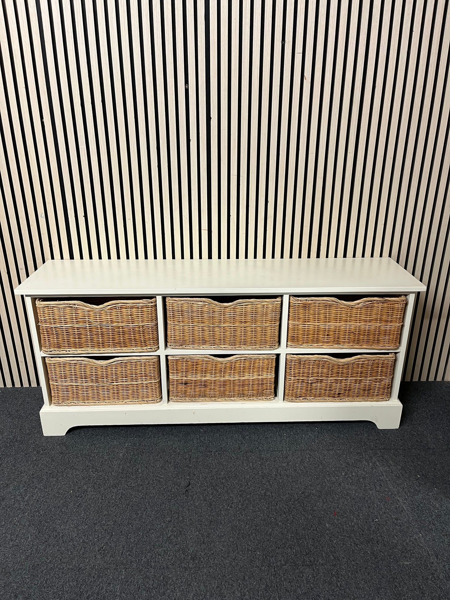 Cream framed 6 drawer wicker chest (H 65 x W 151 x D 38 cm) 3126