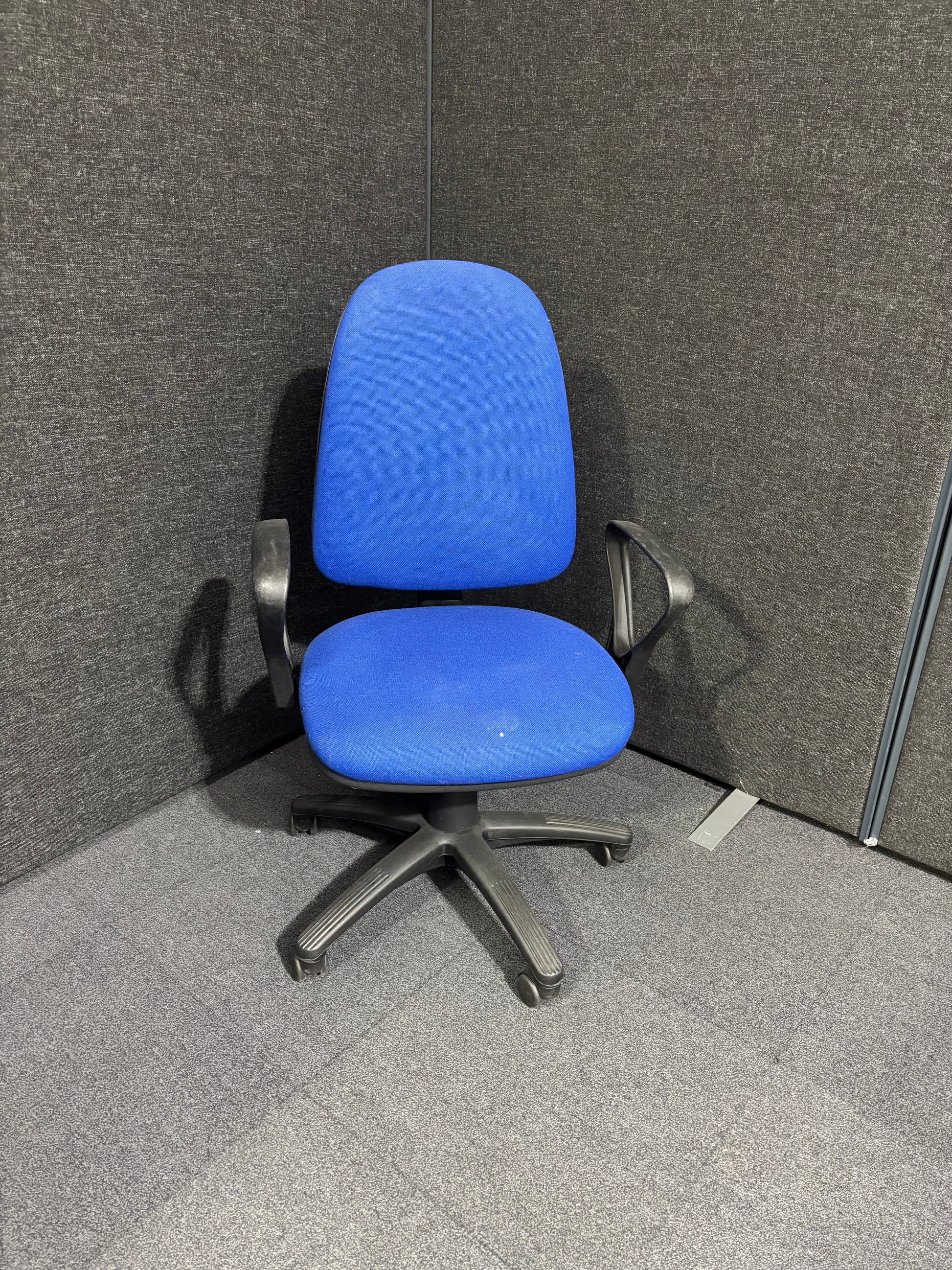 Secondhand mixed fabric swivel chair with arms and height adjustable seat