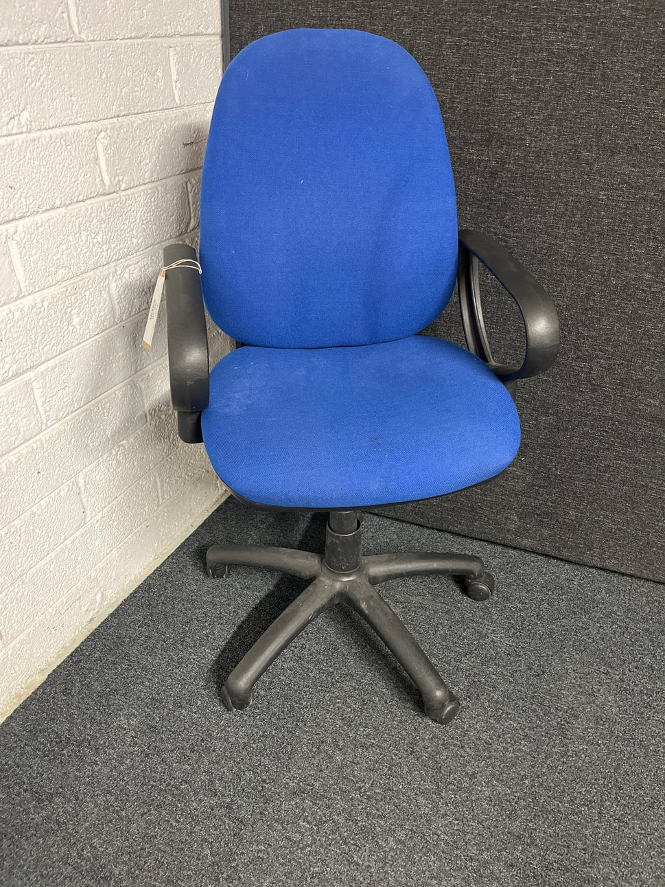 SECONDHAND MARGIN Blue fabric swivel chair with loop arms