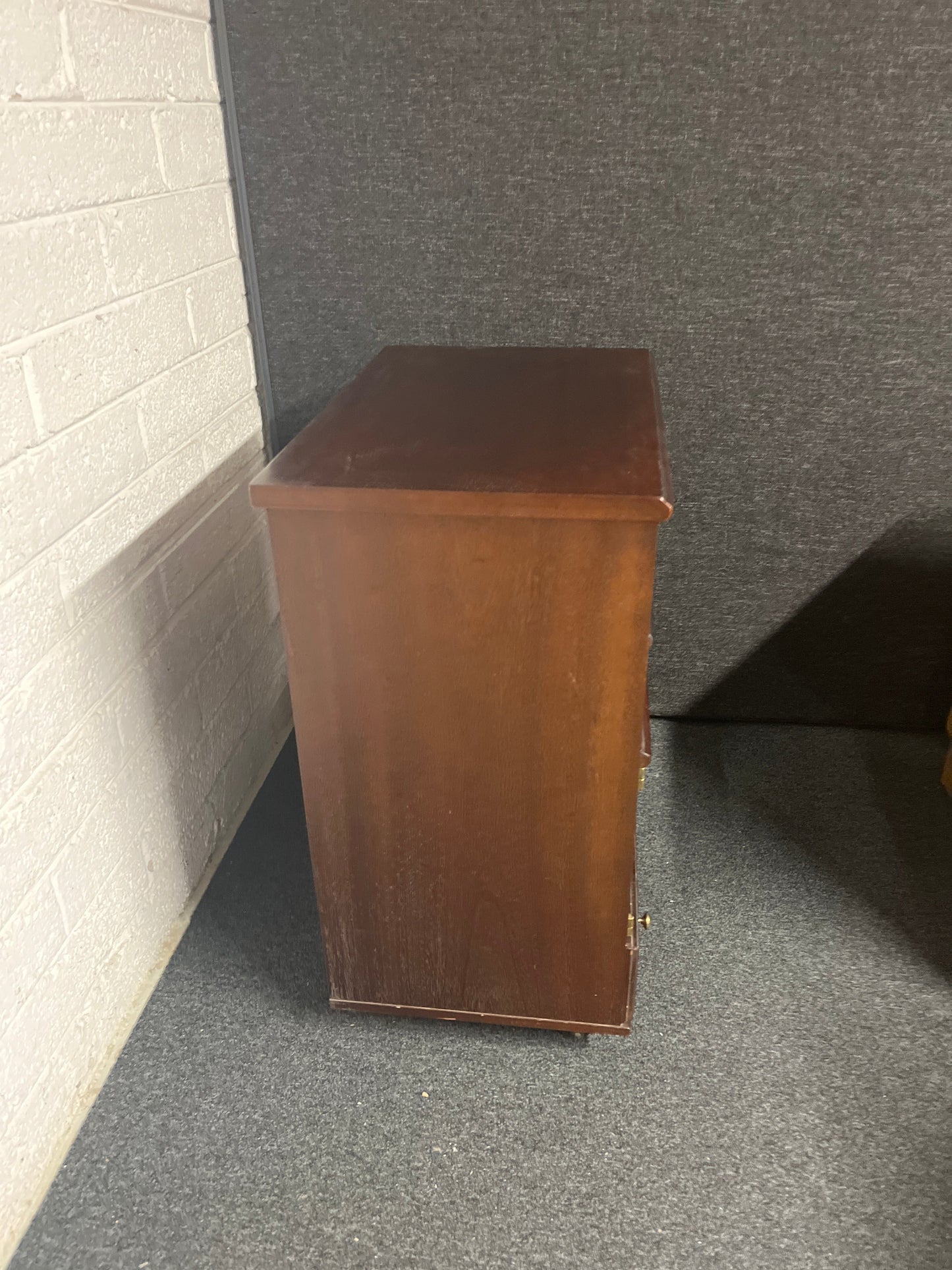 Rossmore mahogany tall 2 glass door TV unit on castors (H 830 x W 670 x D 430) 1225