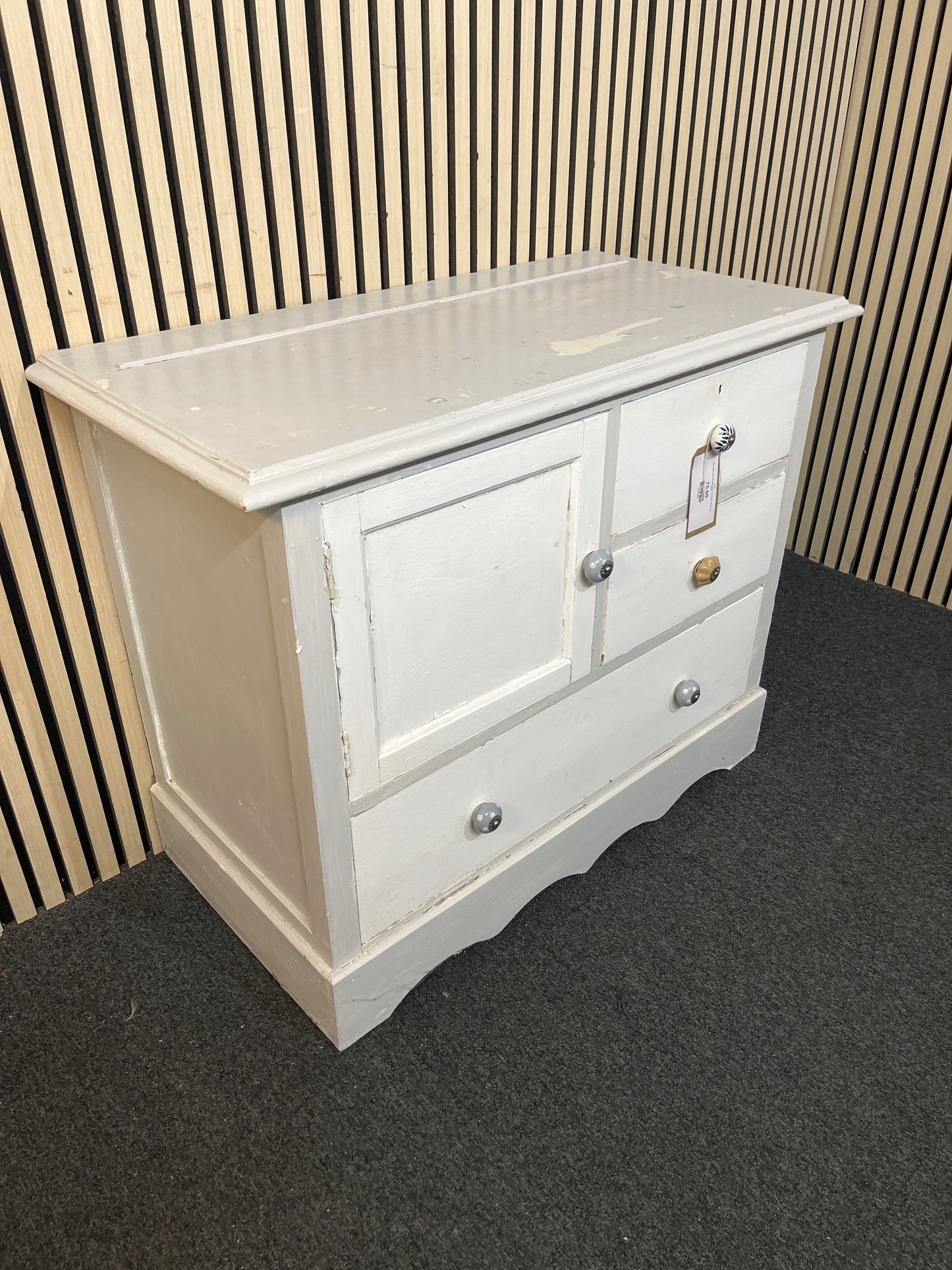 Grey solid wood storage unit (H 74 x W 93 x D 48 cm) 43753