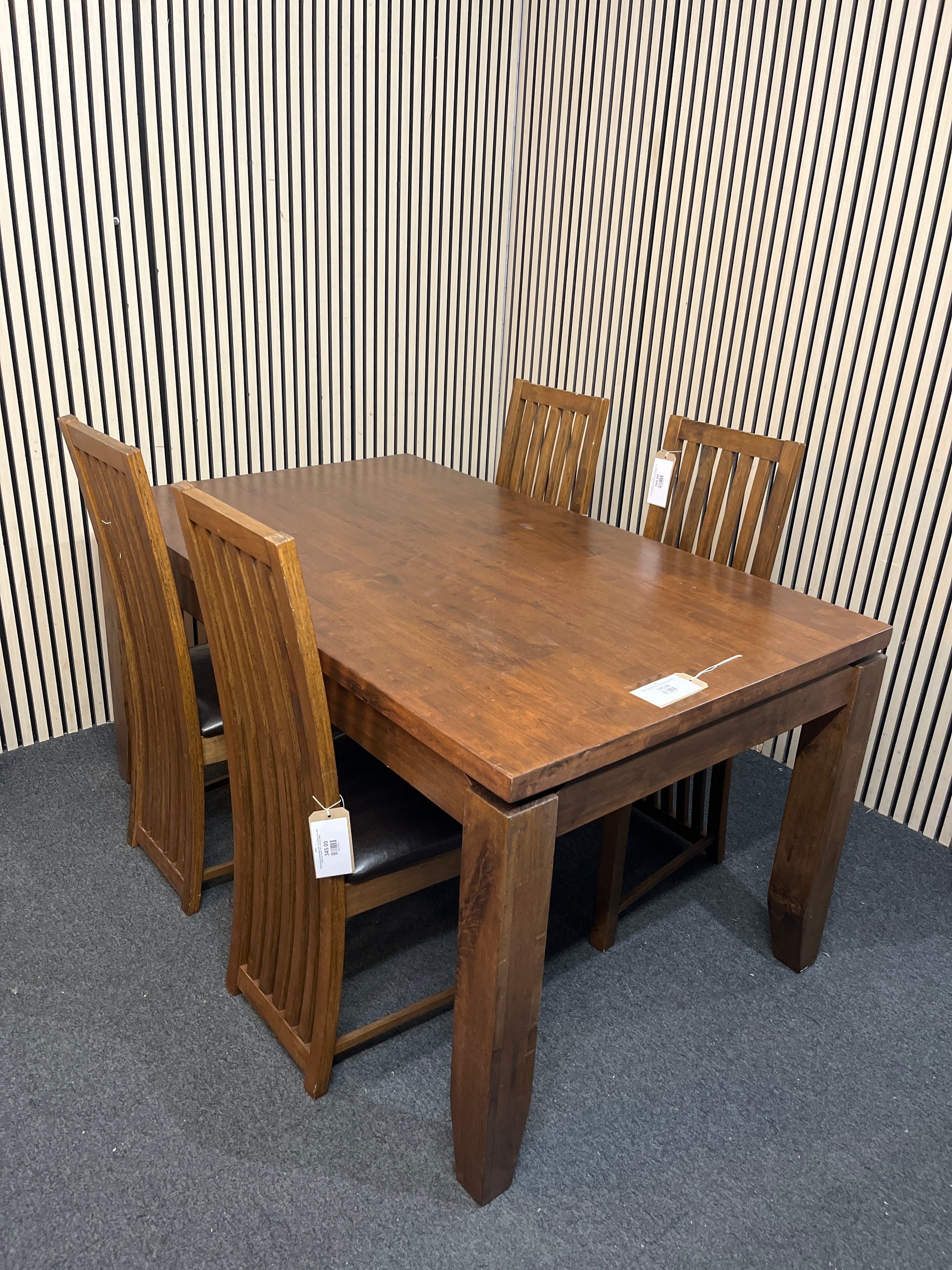 Hardwood large dining table with 4 no. dining chairs with leatherette seat (W 150 x D 90 cm) 43862
