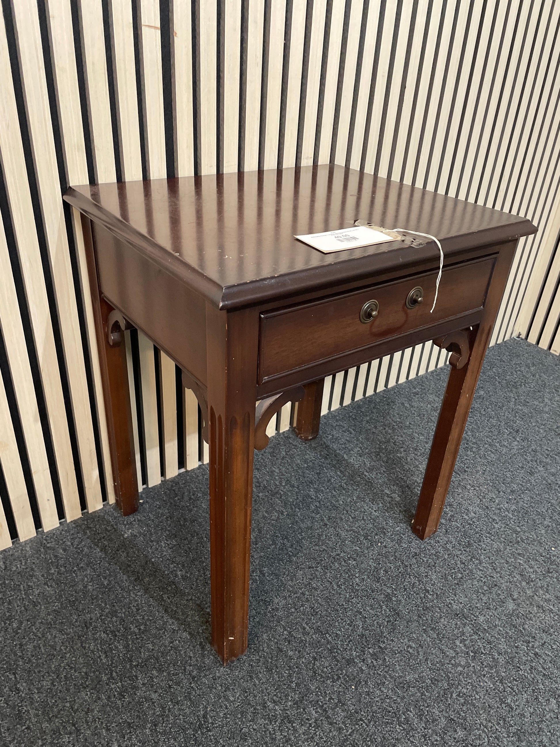 Mahogany framed 1 drawer bedside locker (H 60 x W 50 x D 42 cm) 2425