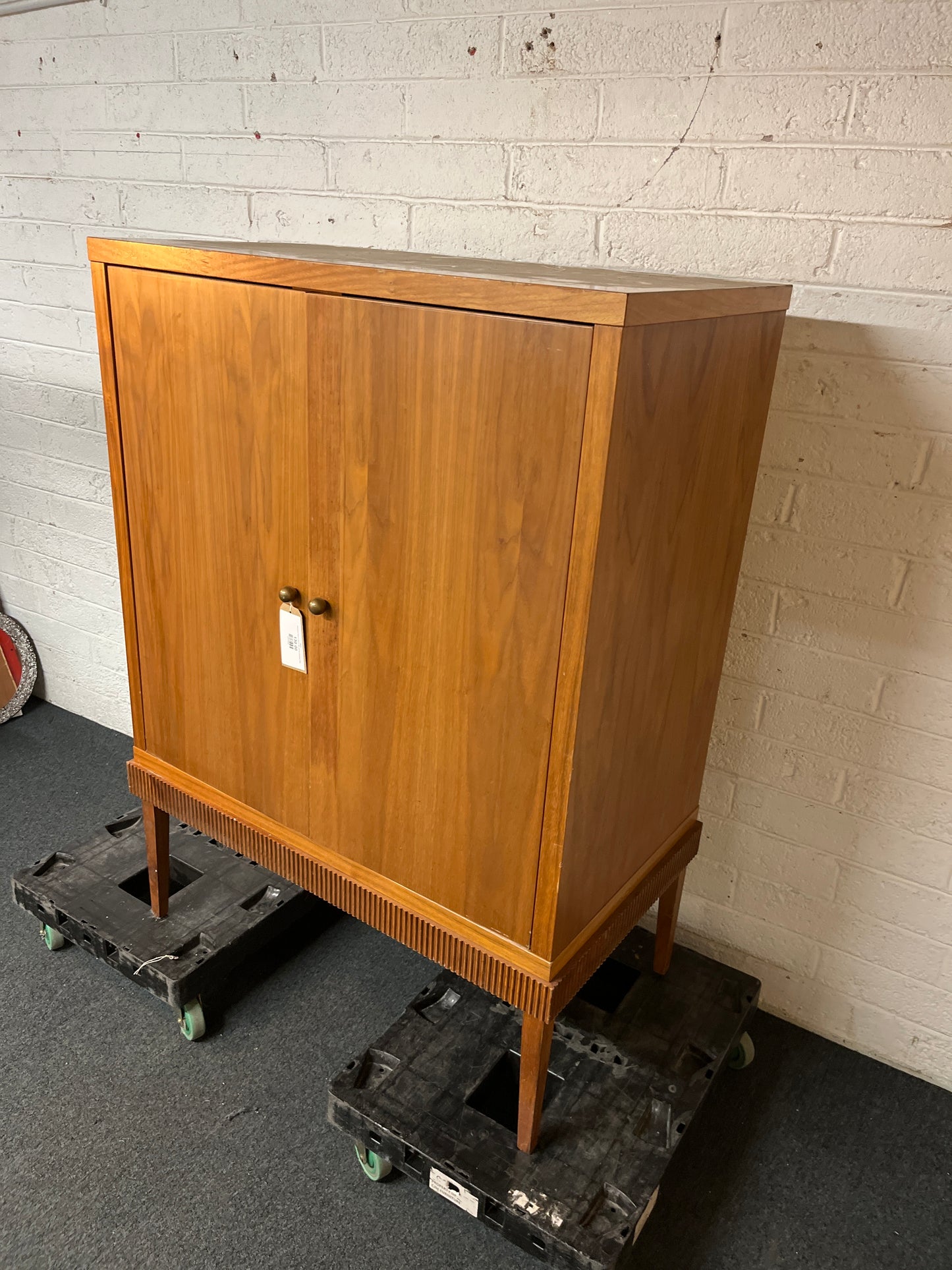 tall cherry 2 door tv unit (H 146 x W 105 x D 60 cm) 1325
