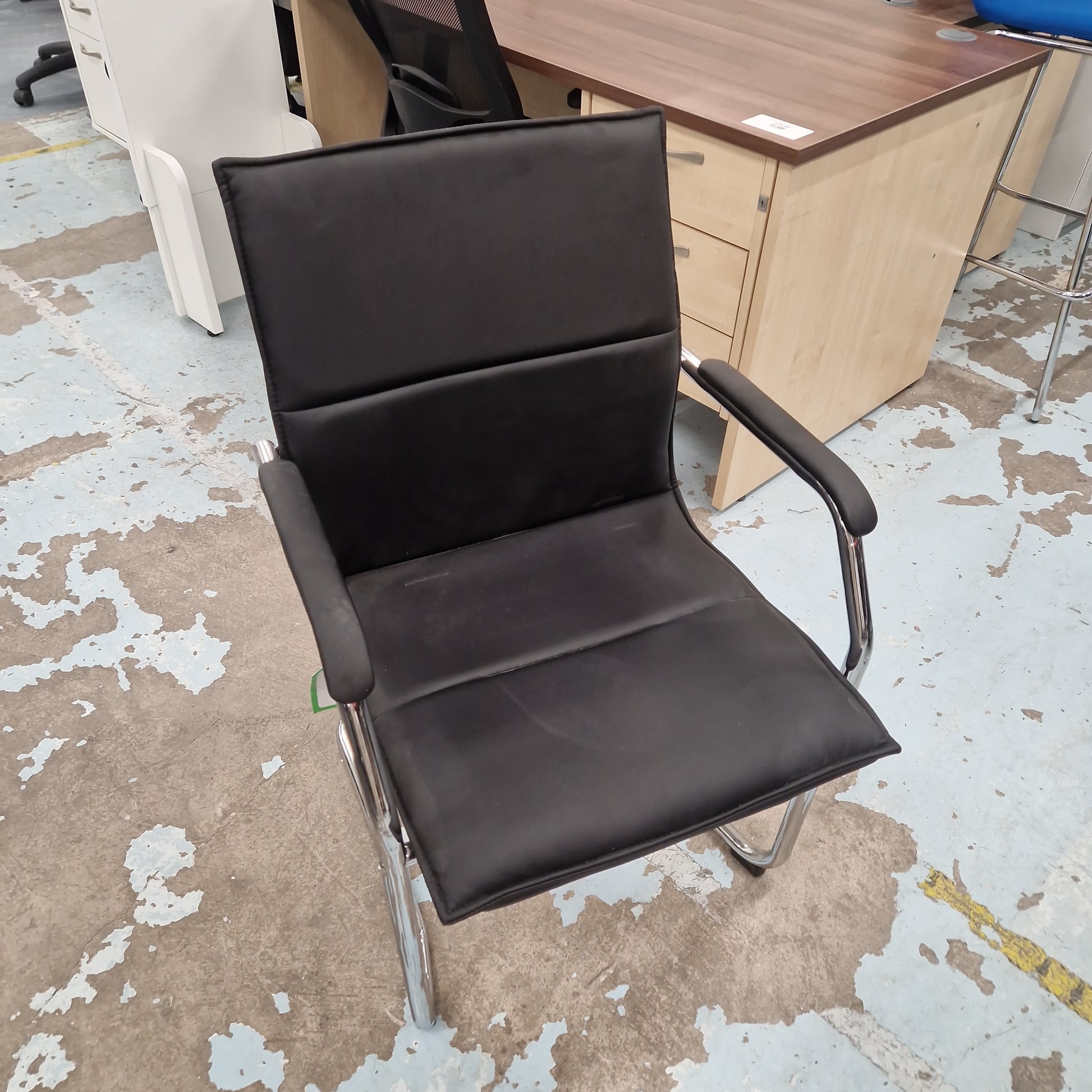Essen stackable meeting room cantilever chair - black or grey faux leather