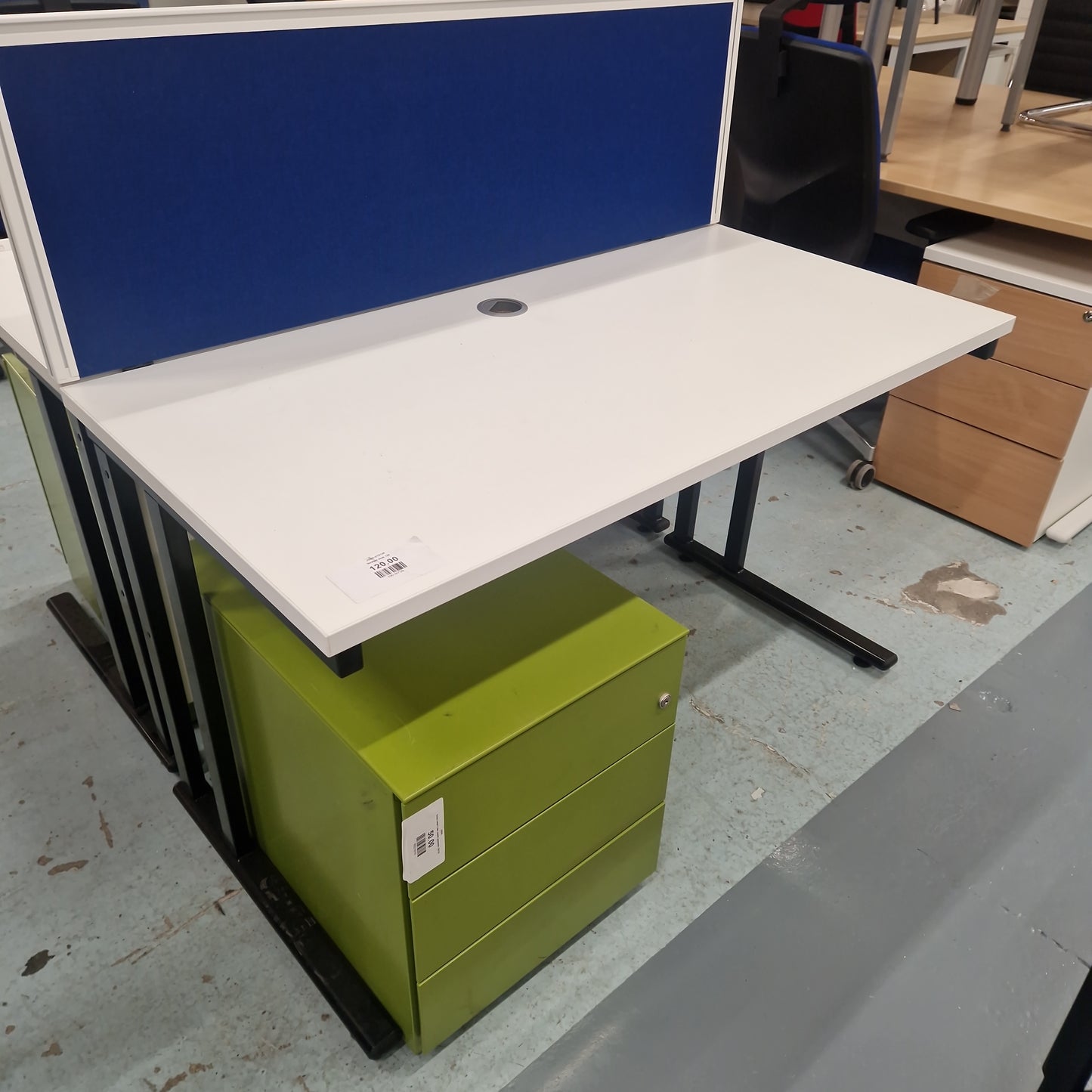Straight desk 126  (1200mm x 600mm)