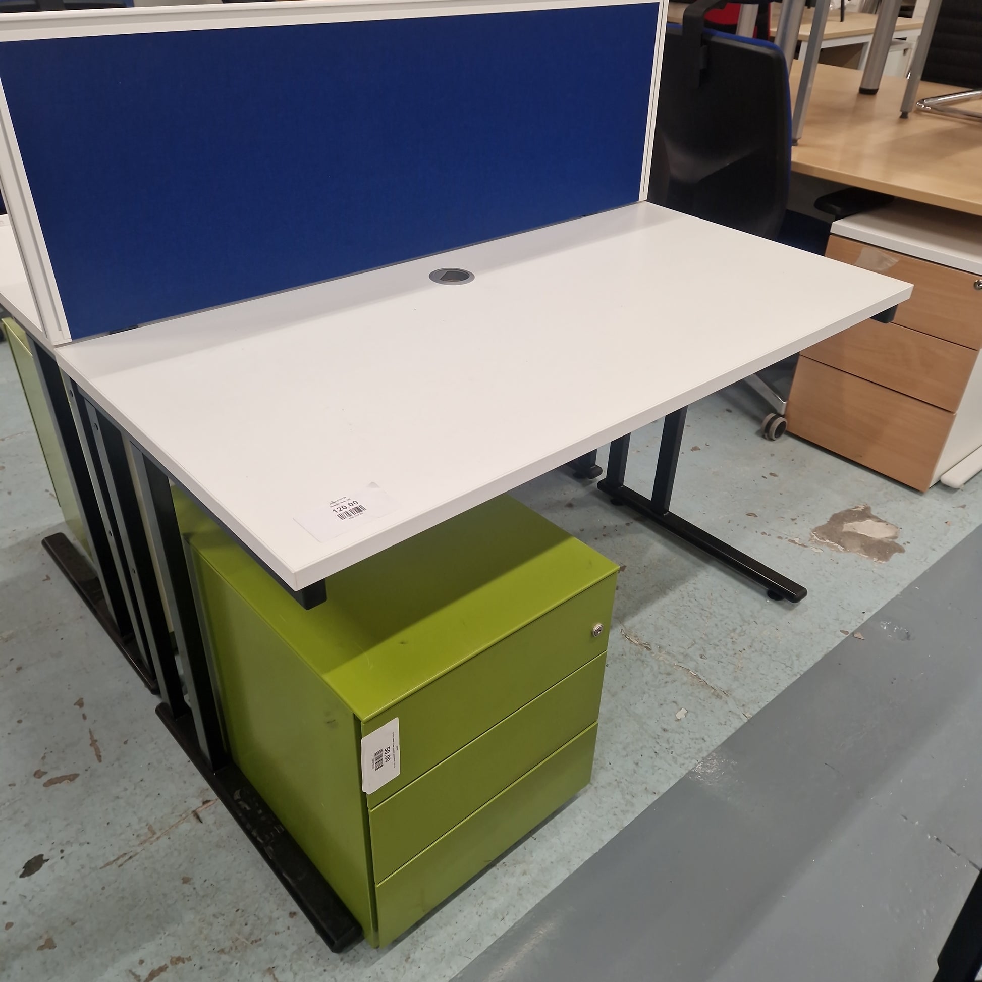 Straight desk 126  (1200mm x 600mm)