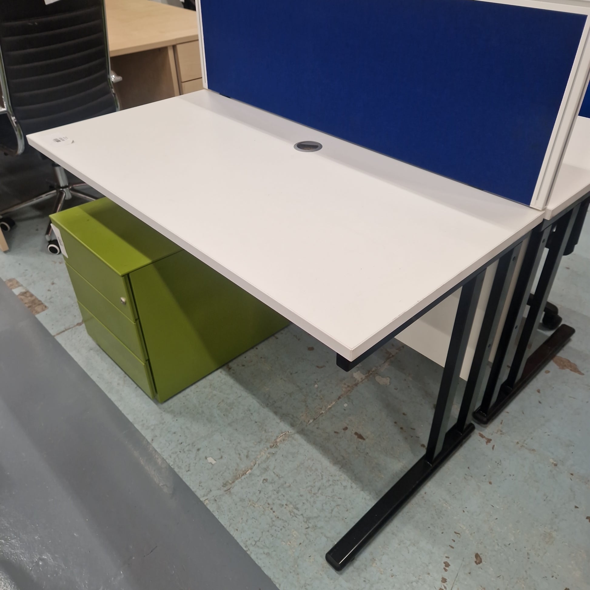 Straight desk 126  (1200mm x 600mm)