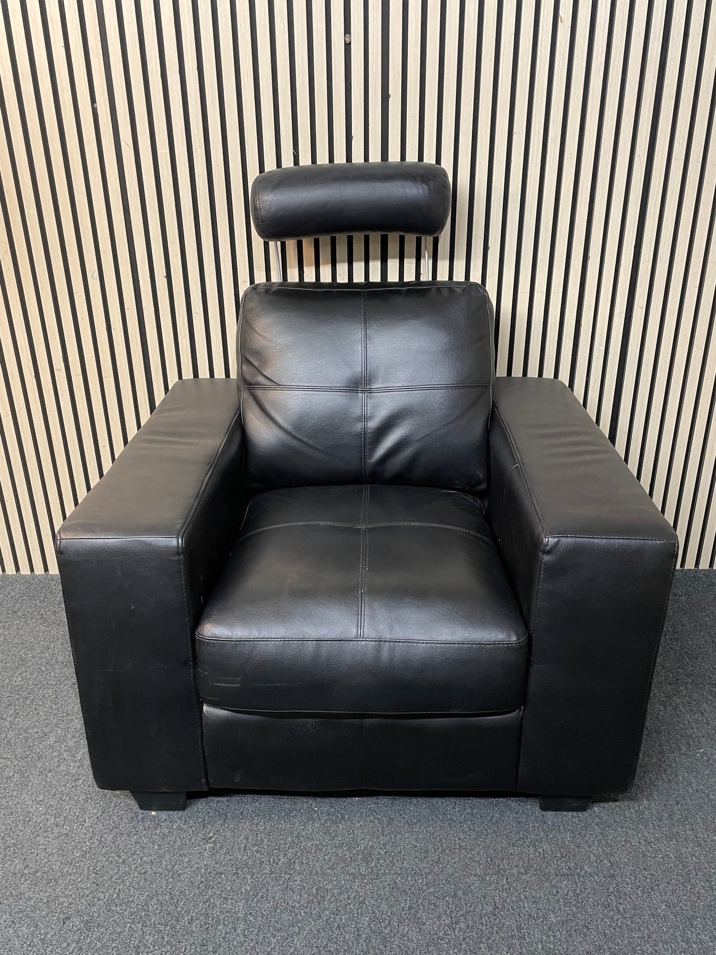 Black leather armchair with headrest 43843