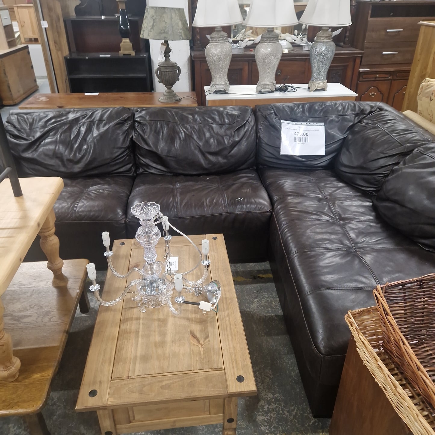 Large brown leather corner suite in sections Q3323