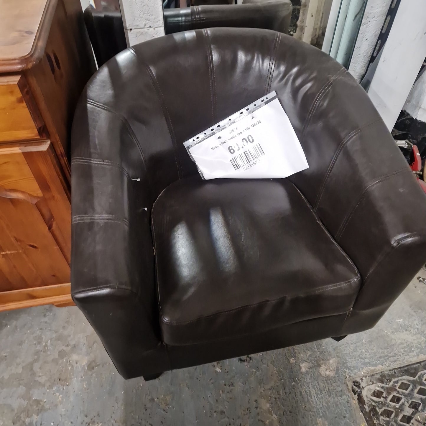 Brown leatherette tub chair  Q3223
