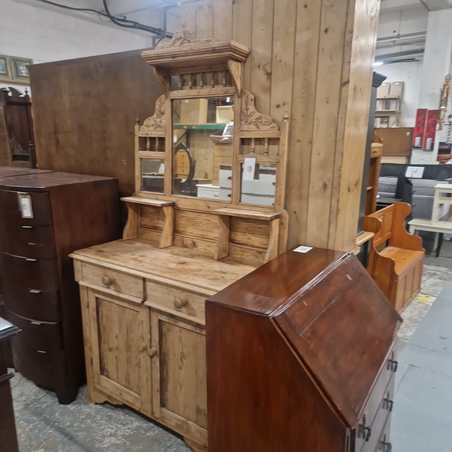 Ornate pitch pine bedroom dresser cw dwrs and mirror Q4123