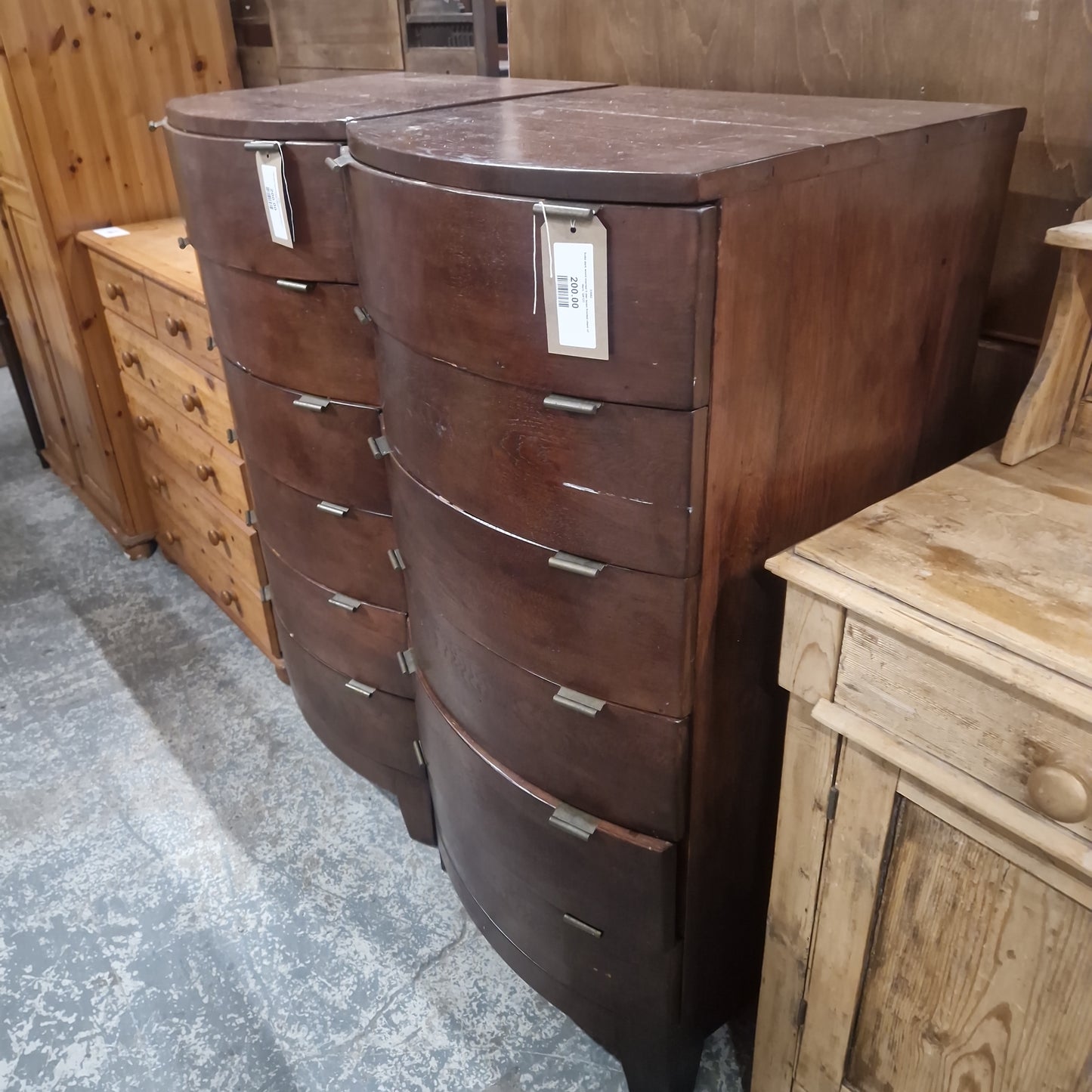 Solid dark wood stained 6 dwr bown fronted chest of dwrs  Q4123