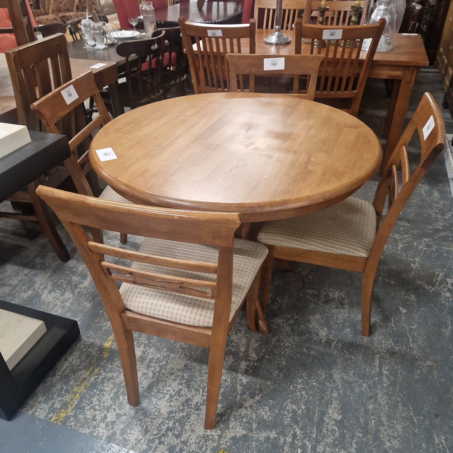 Oak circular dining table cw 4 chairs