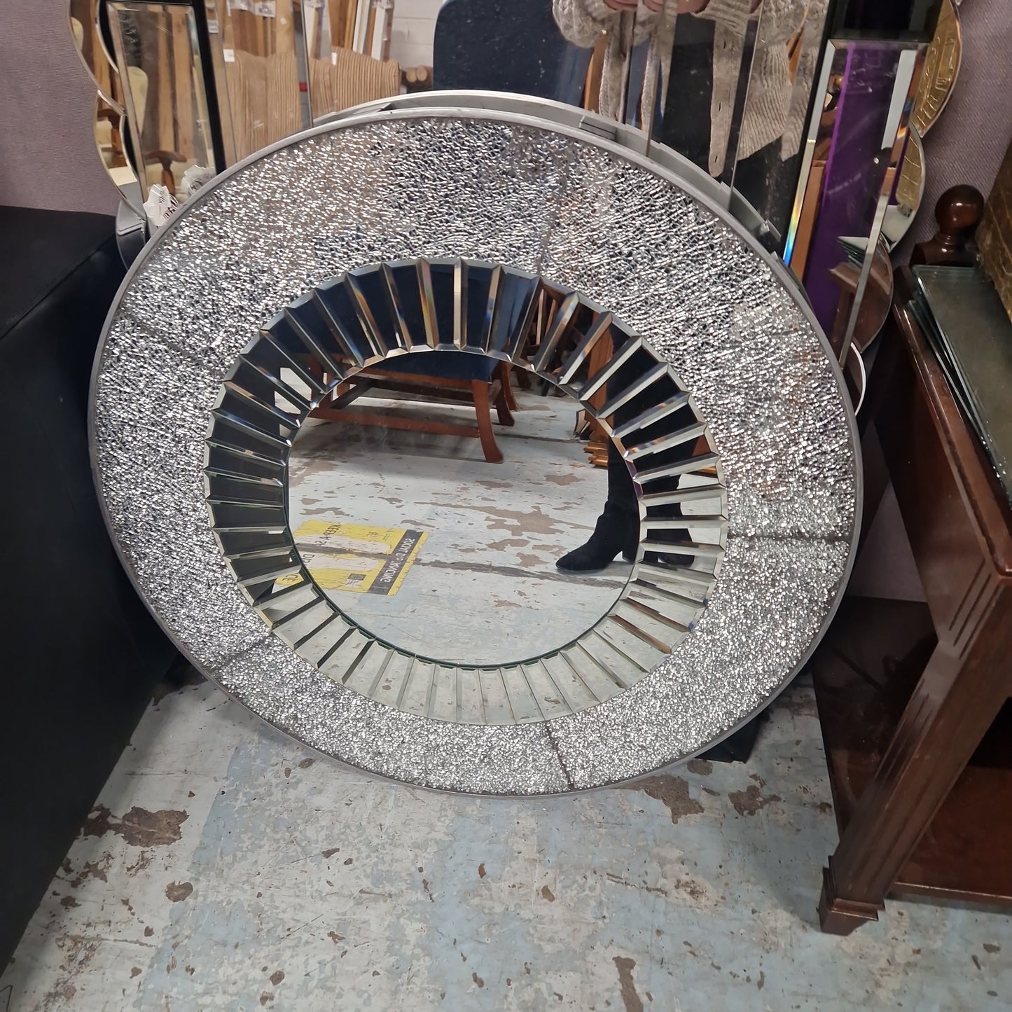 Glitter and glass framed circular mirror Q4123