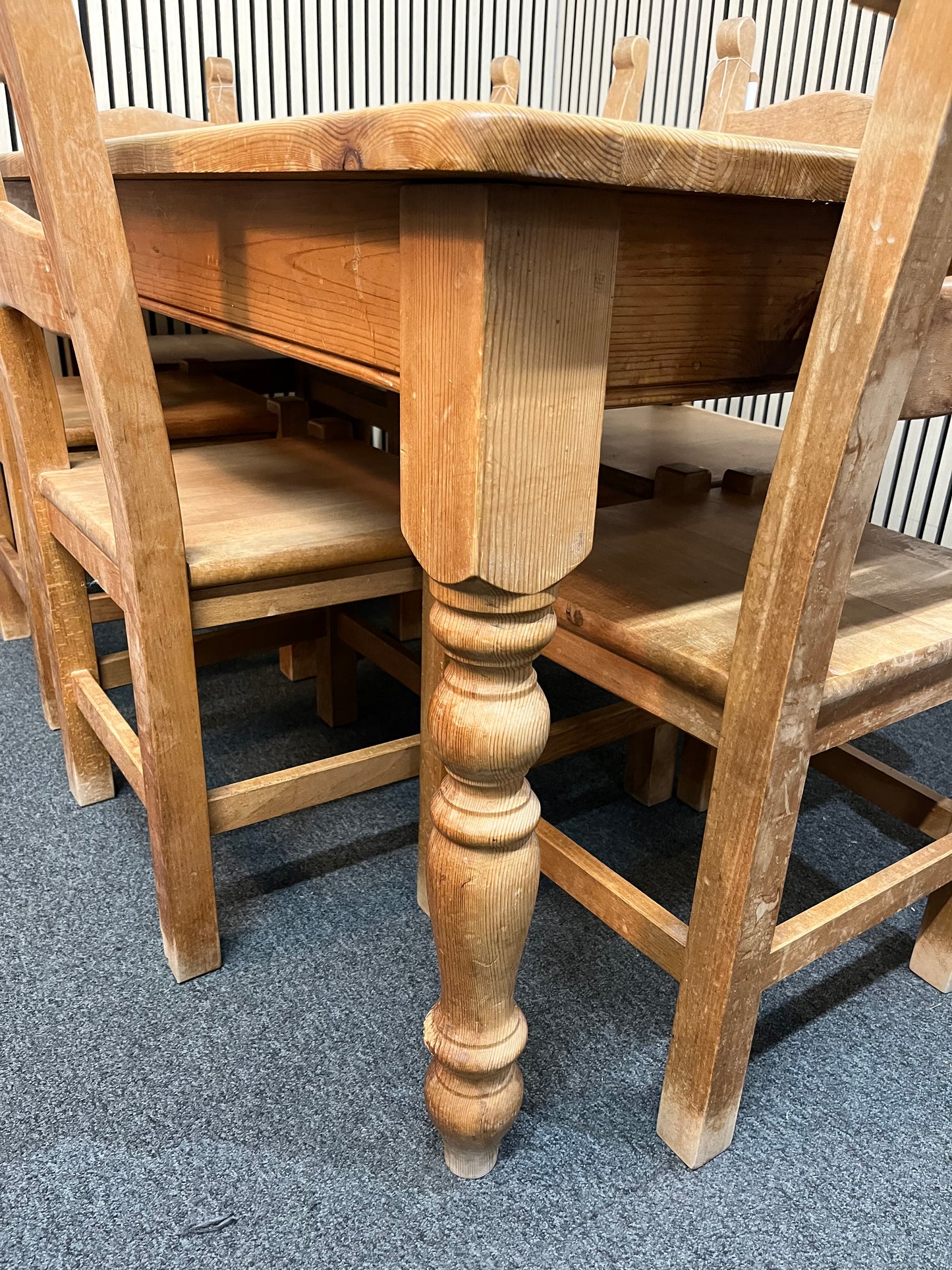 Solid pine large rectangular farmhouse table with 6 no. chairs (W 180 x D 90 cm) 3126