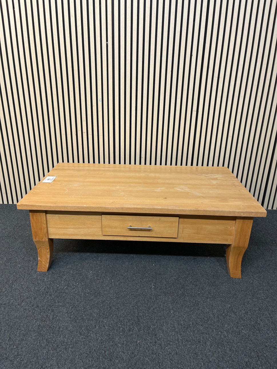 Oak low rectangular coffee table with drawers, heat marked top (H 43 x W 120 x D 70 cm) 2425