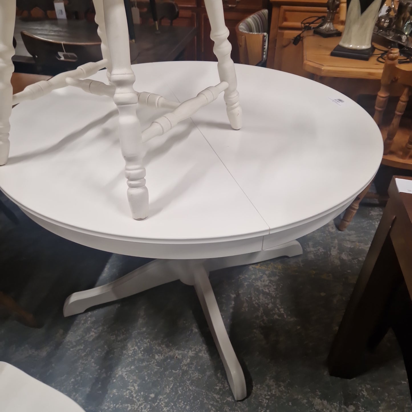 Modern extendable white circular occasional table cw central base