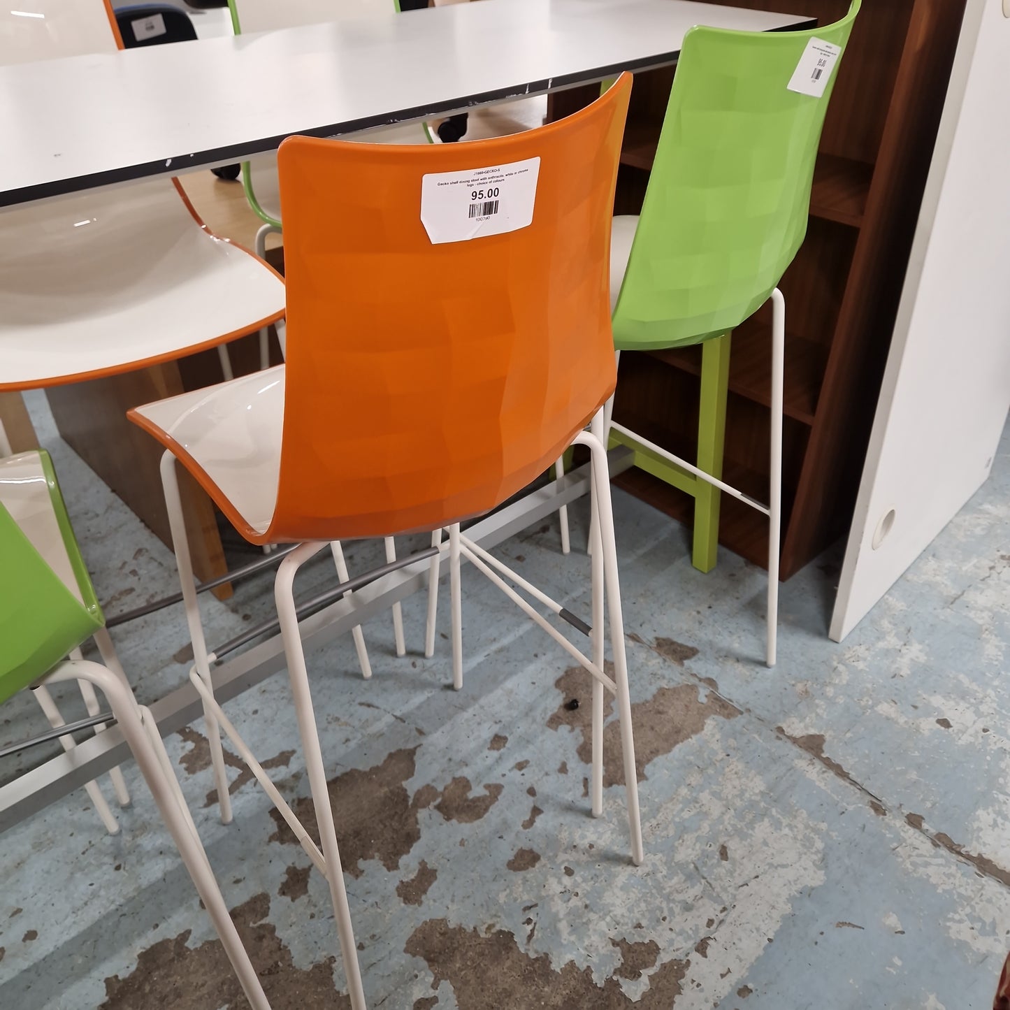 Gecko shell dining stool with anthracite, white or chrome legs - choice of colours