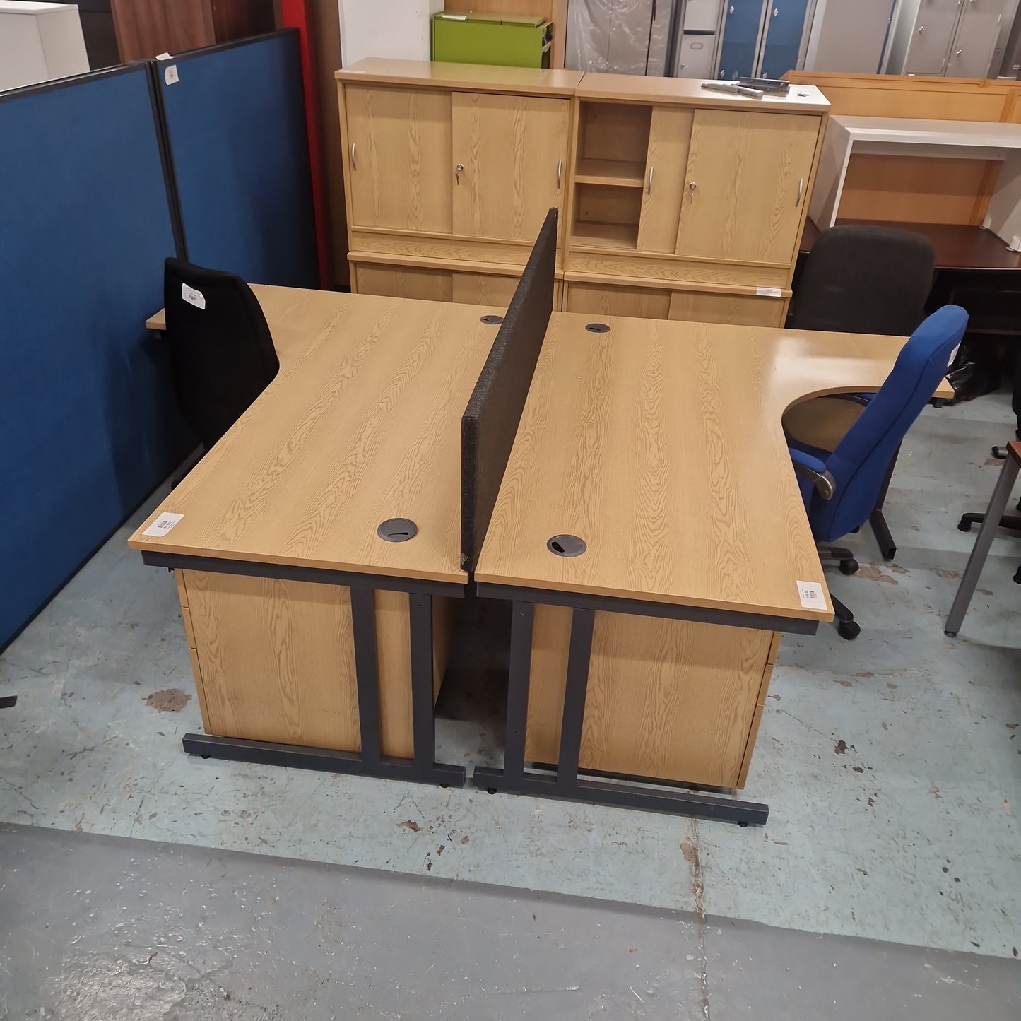 Oak 1800x1400 radial desk