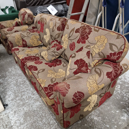 3+1+1 mixed floral fabric suite, solid wood frame in excellent condition