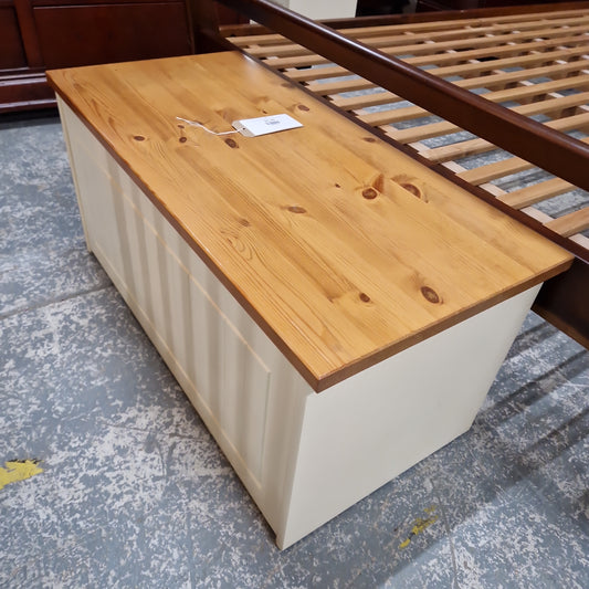 Solid pine and cream top open blanket box