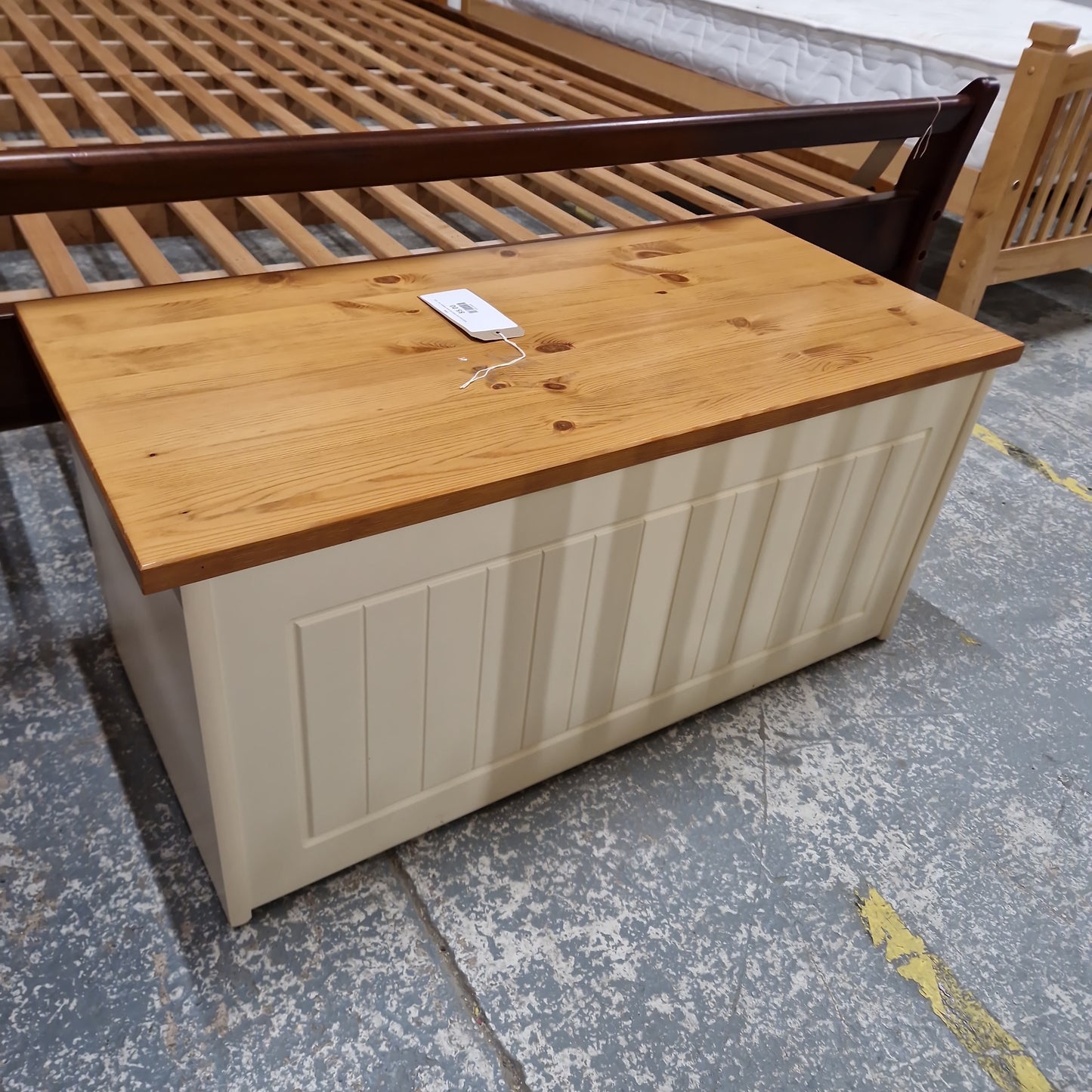Solid pine and cream top open blanket box