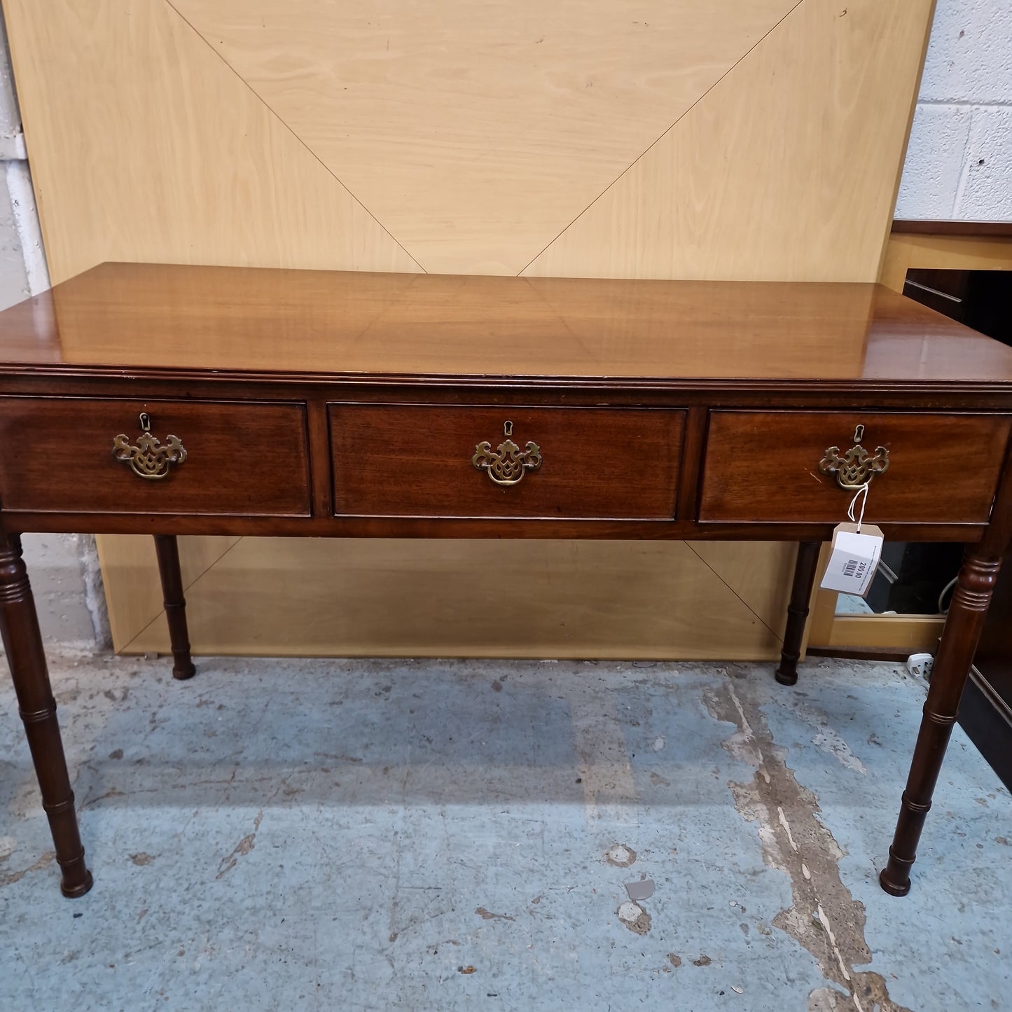 Mahogany bedroom dresser with mirror and drawers 1224