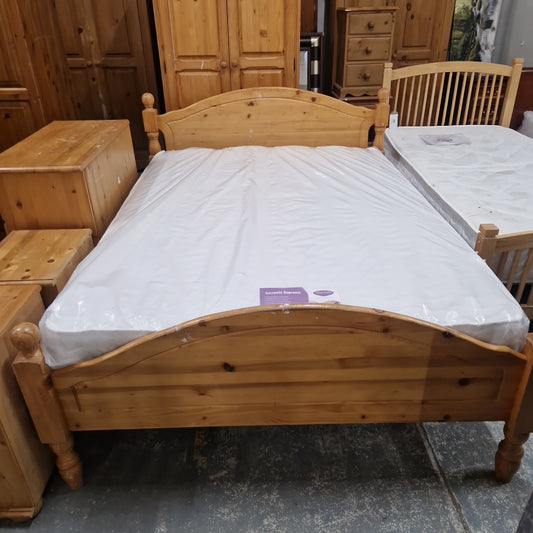 4ft 6 solid pine framed bed