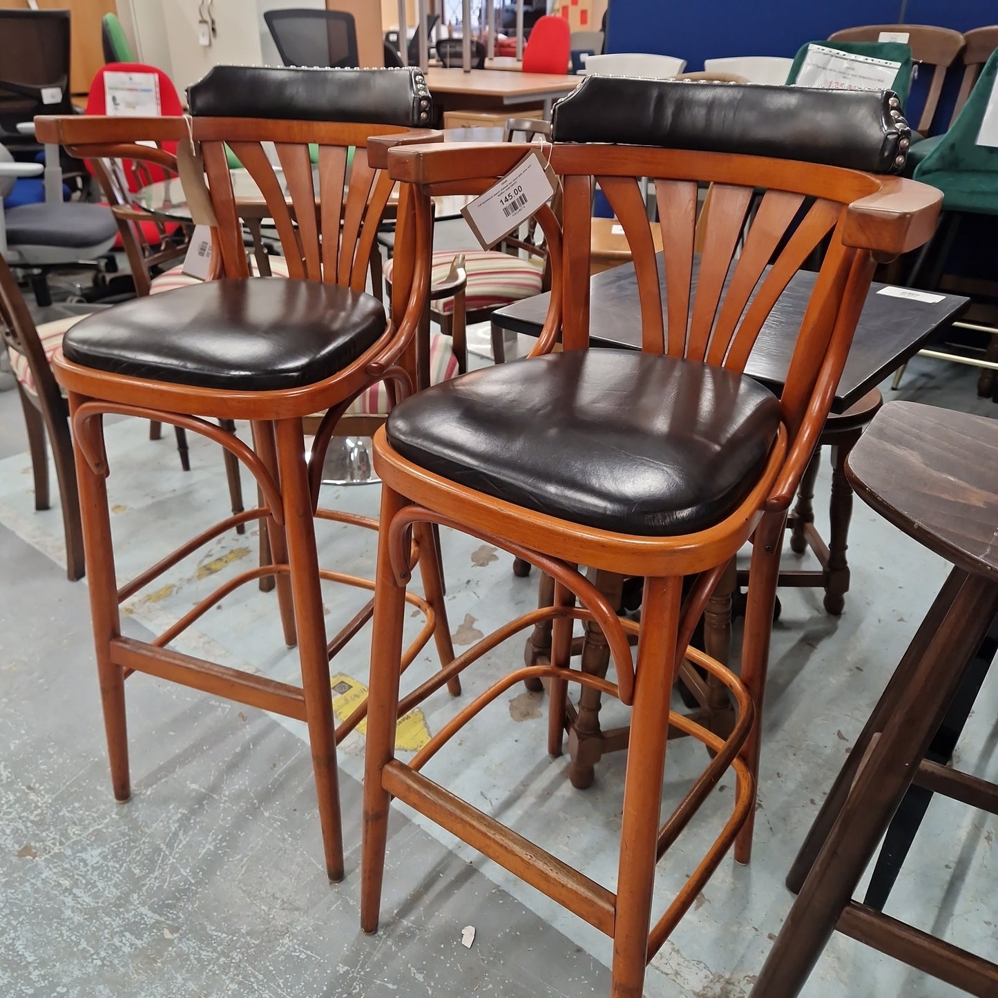 Tall bentwood beech stained bar stool with arms and leather seat Q4323