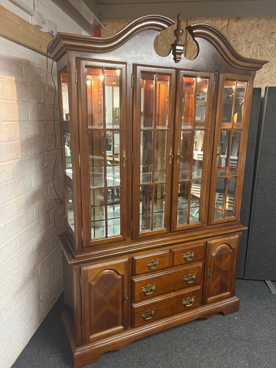 Large ornate mahogany display case with 4 glass doors, 3 base drawers and 3 base doors with mirrored back (H 214 x 138 x D 42 cm) 2225