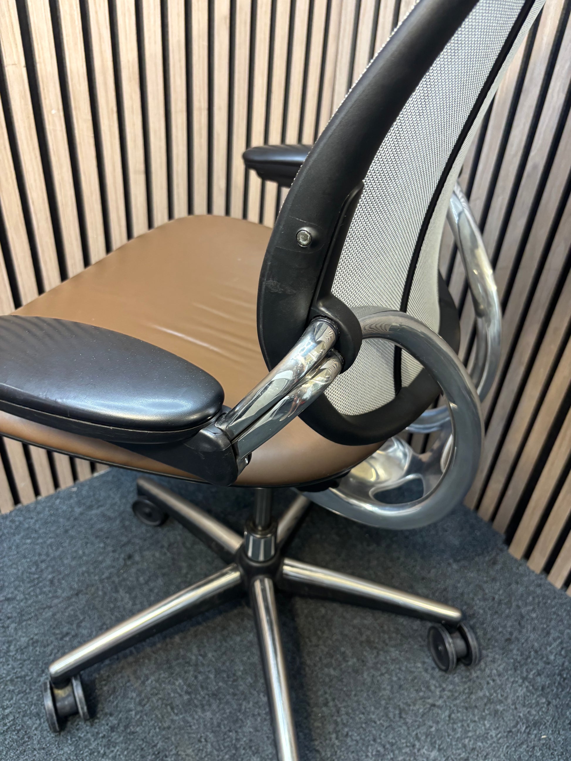 Humanscale Libery task swivel chair with mesh back and dark brown leather seat   J3913