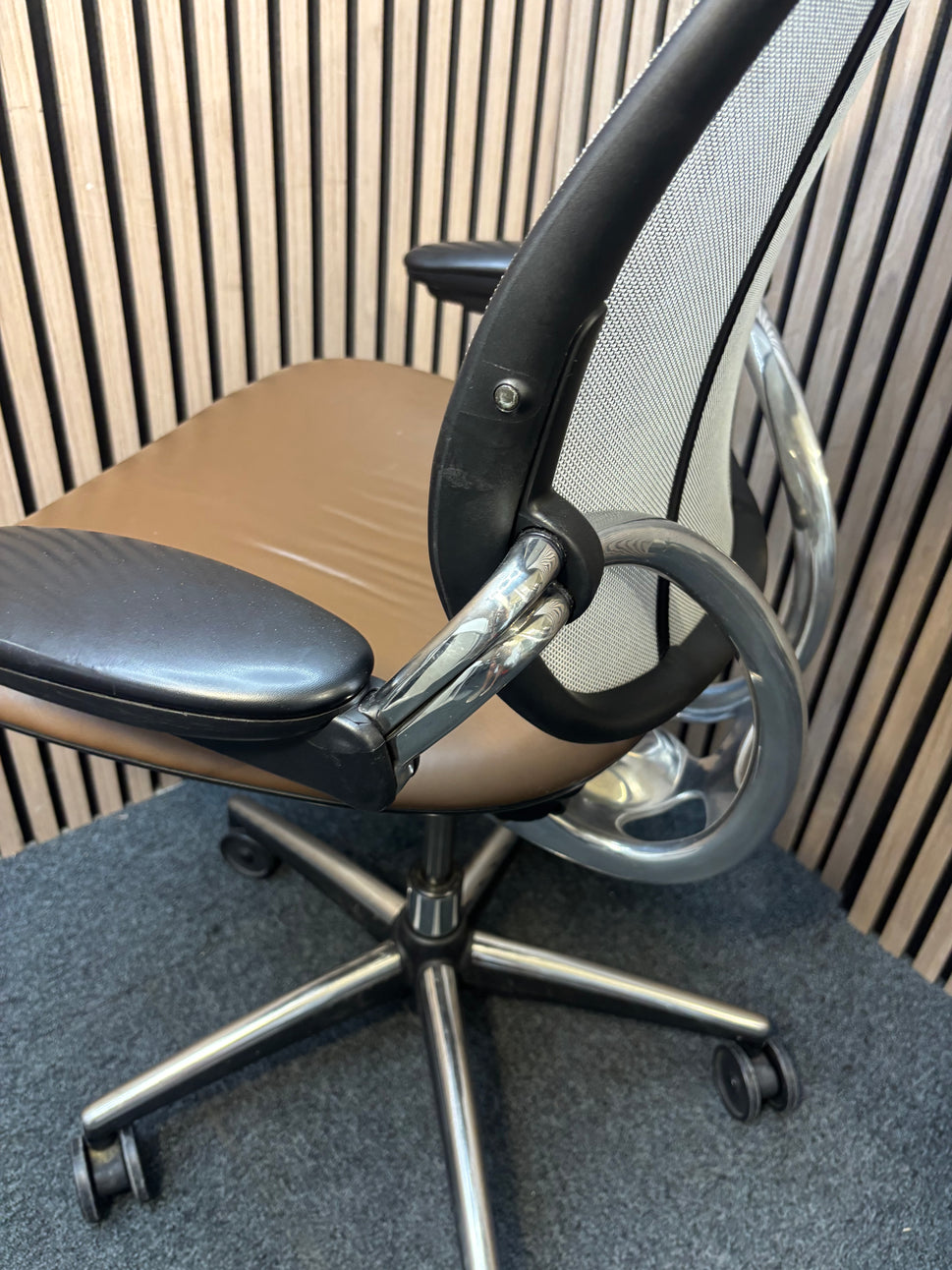 Humanscale Libery task swivel chair with mesh back and dark brown leather seat   J3913