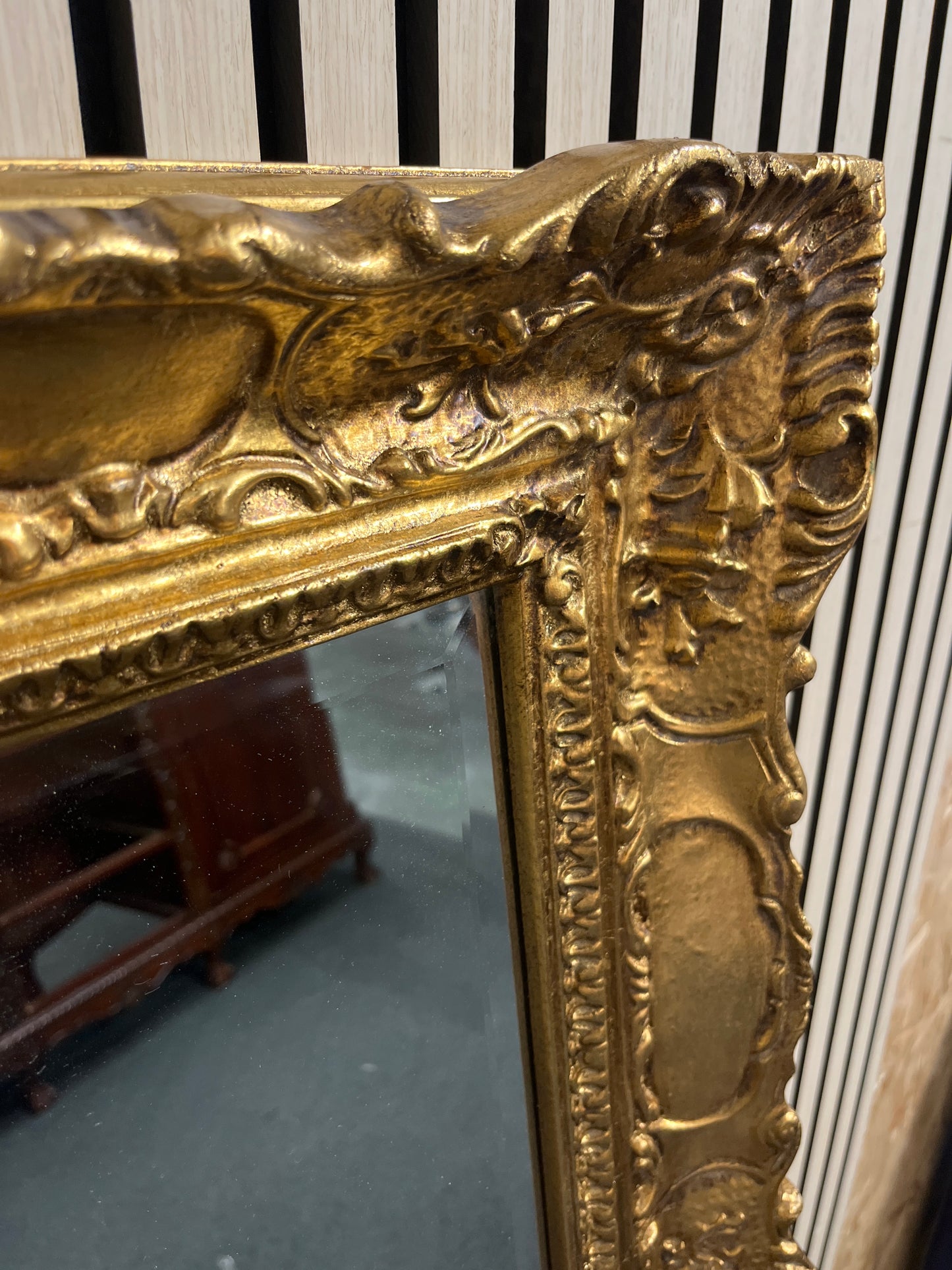 Large ornate gold framed mirror (H 76 x W 140 cm) 43794