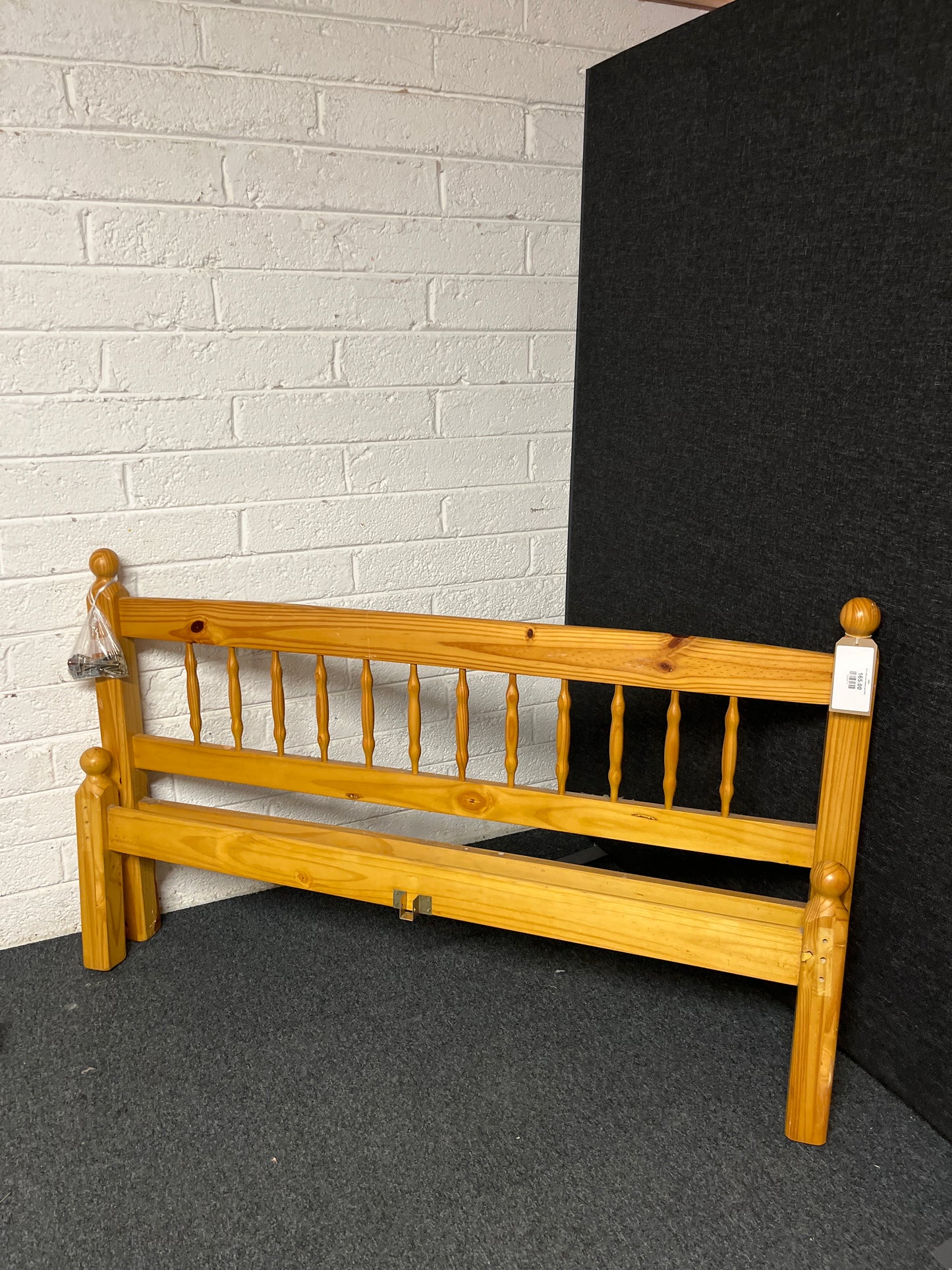 4ft 6 solid pine framed bed 2225