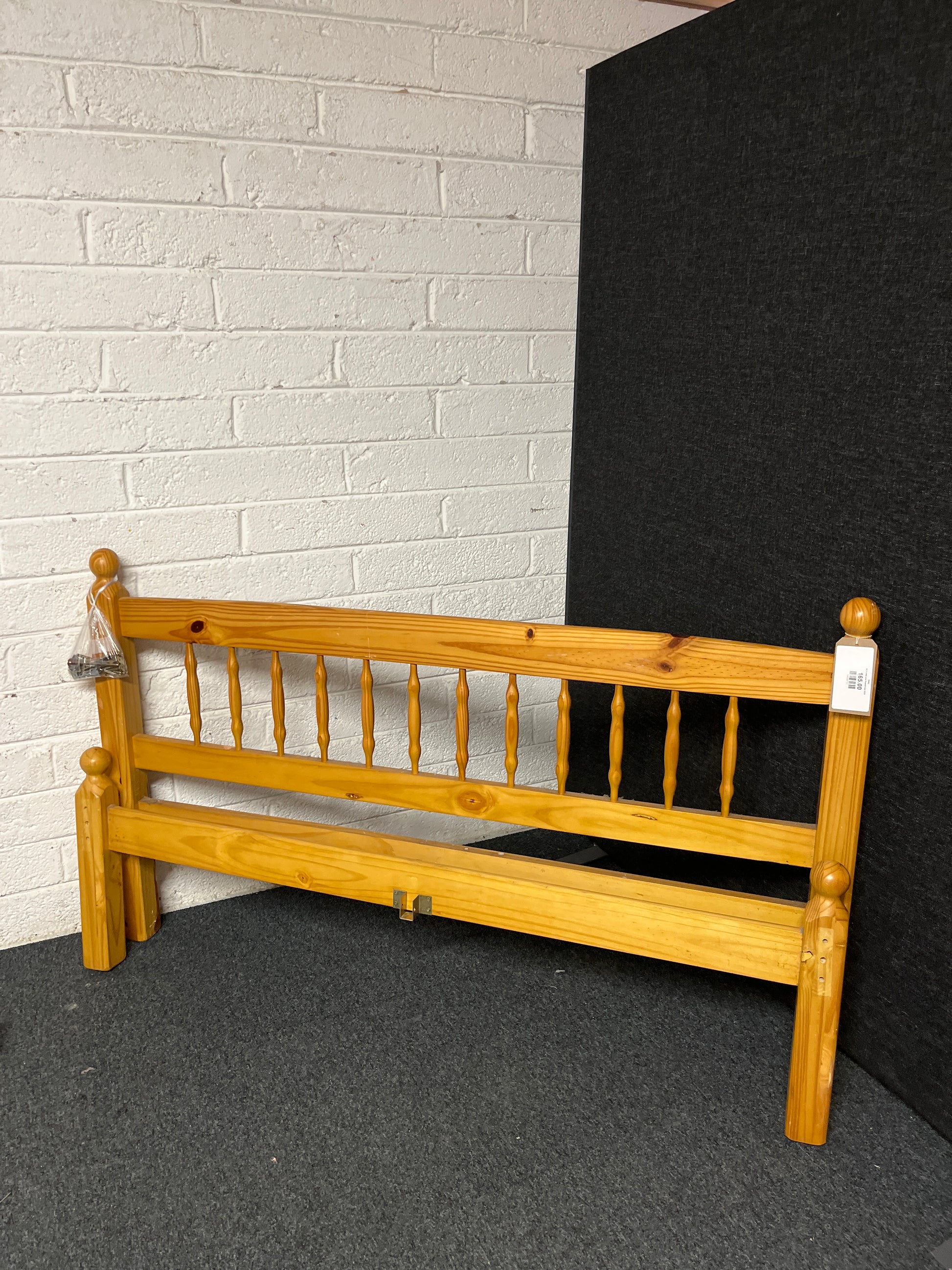 4ft 6 solid pine framed bed 2225