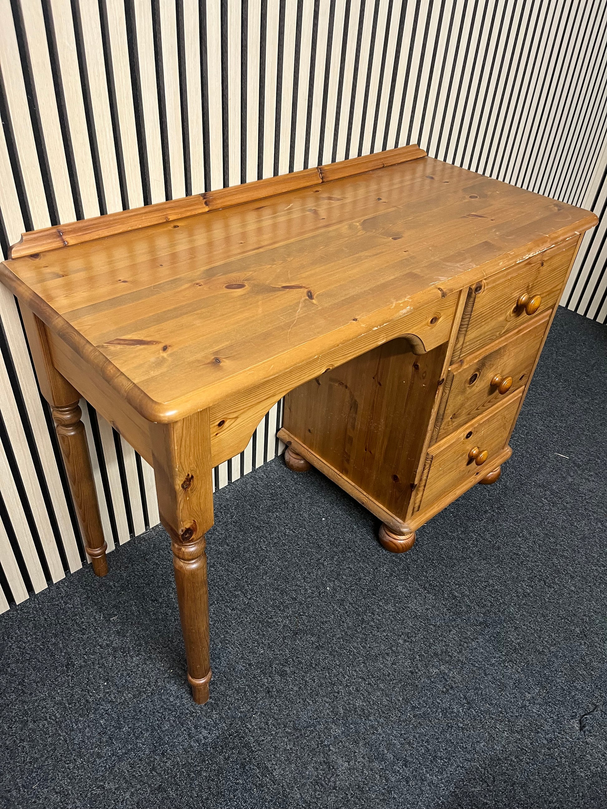Solid pine 3 drawer desk dresser 2325